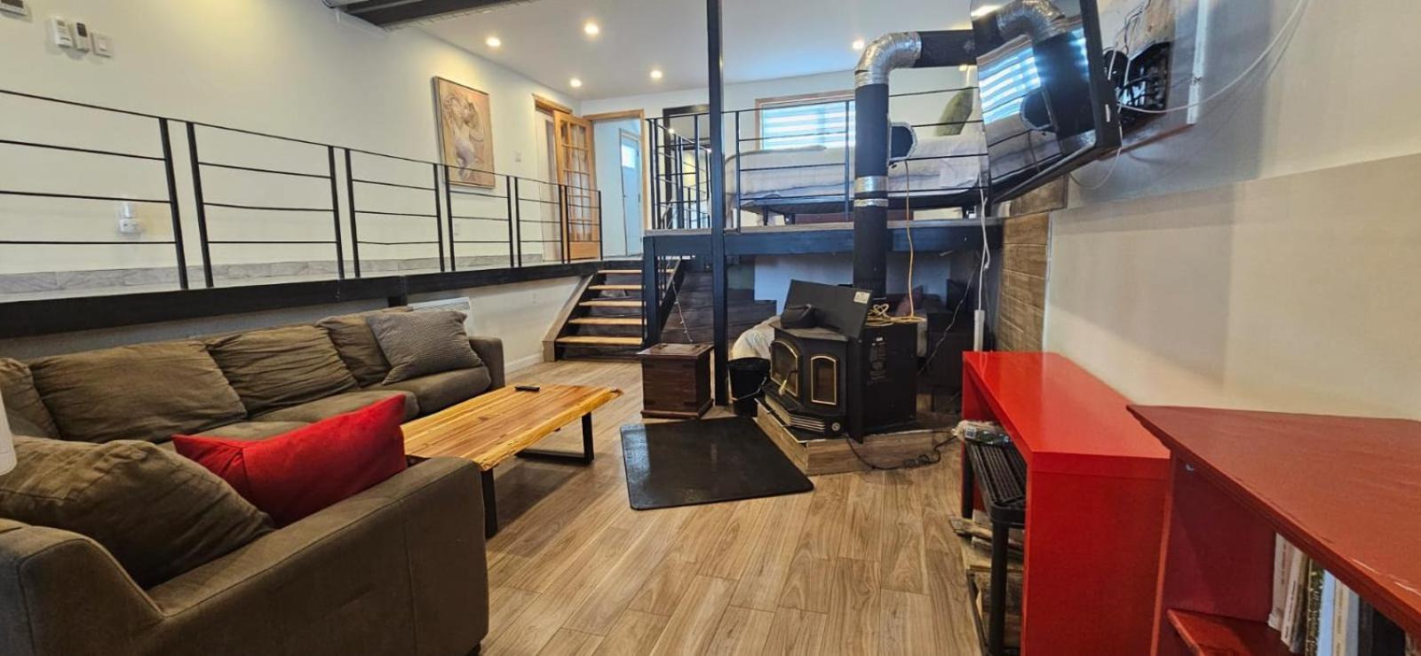 Lovely loft on the water, with free parking