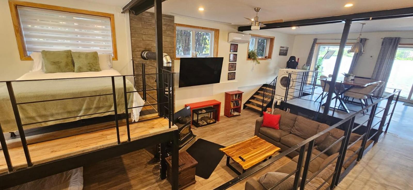 Lovely loft on the water, with free parking