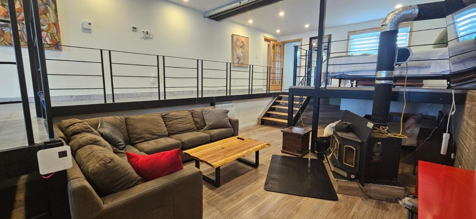 Lovely loft on the water, with free parking