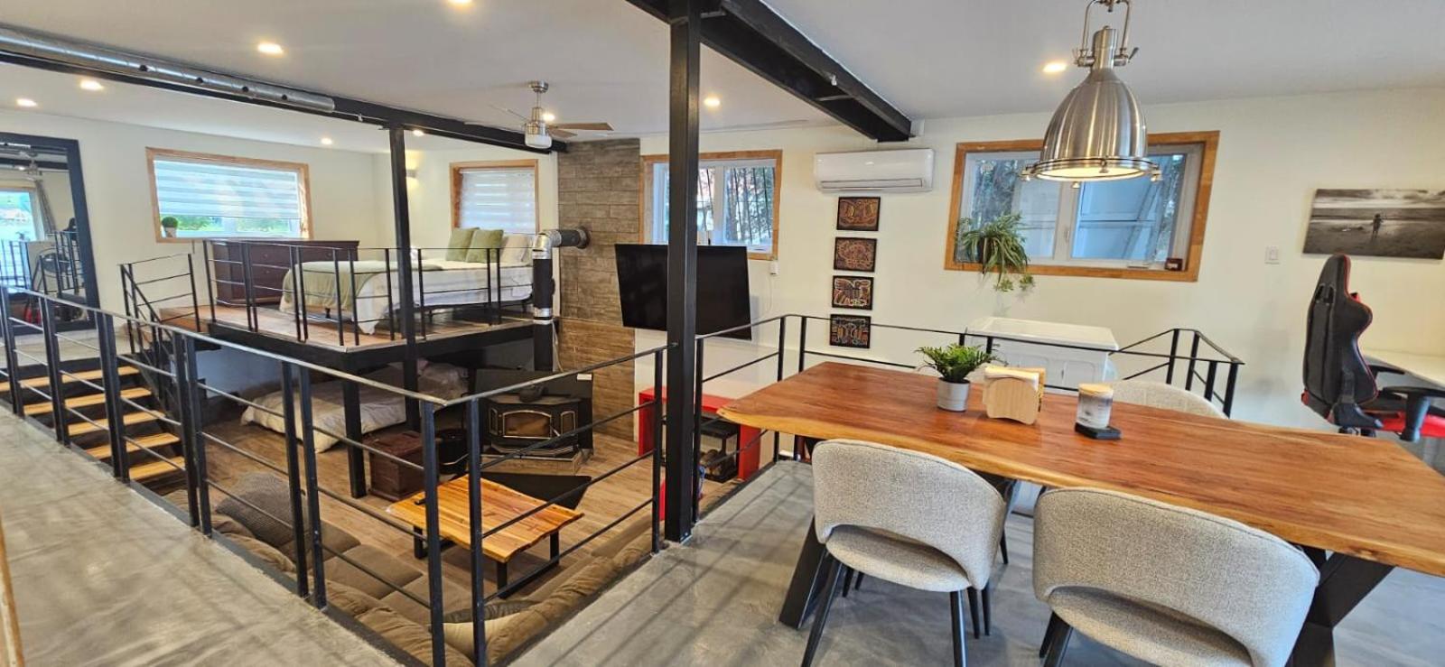 Lovely loft on the water, with free parking