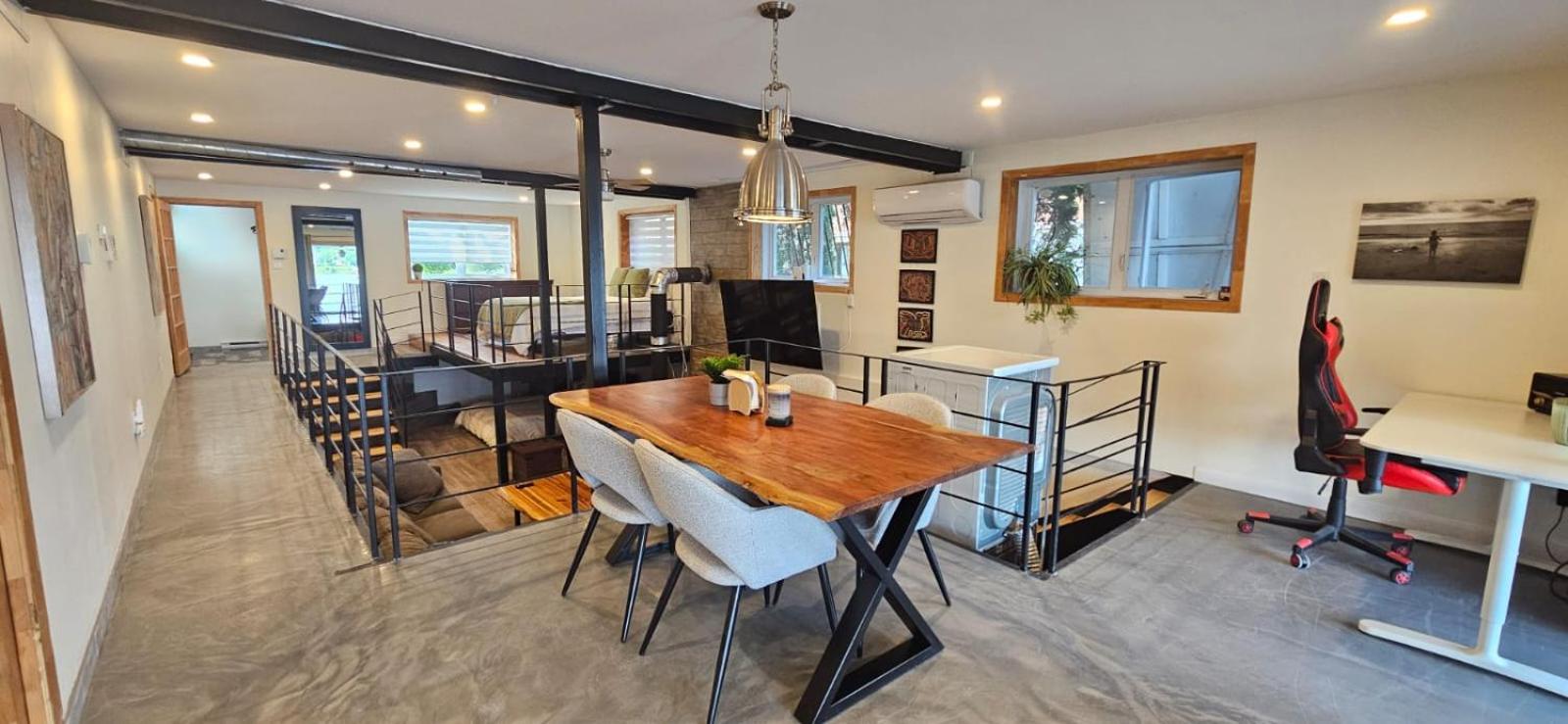 Lovely loft on the water, with free parking