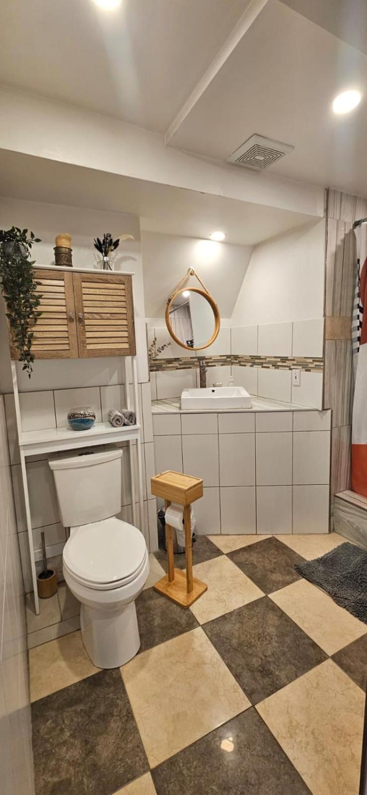 Lovely loft on the water, with free parking