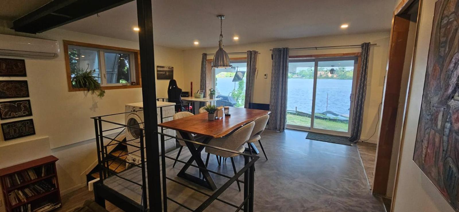 Lovely loft on the water, with free parking