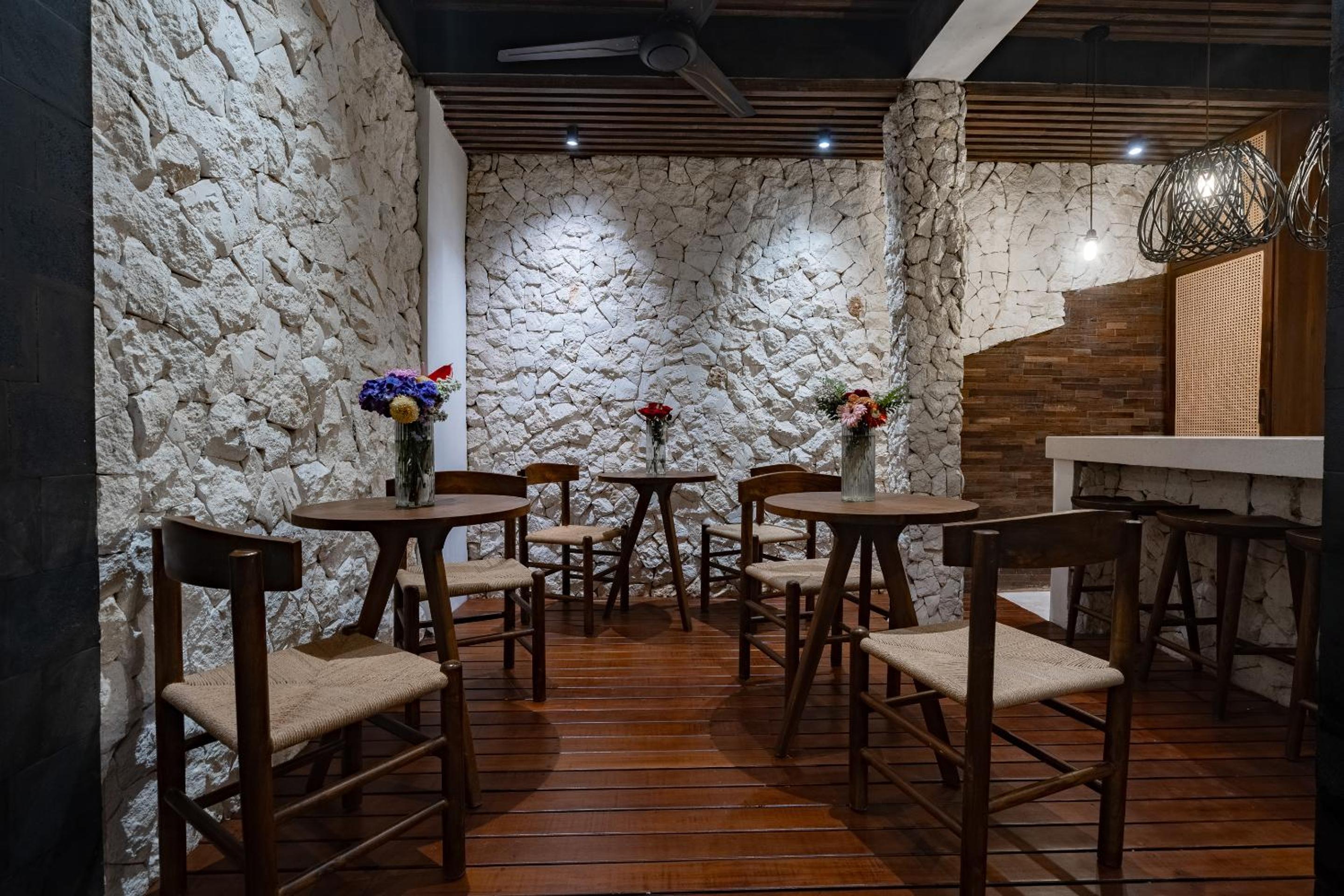 Sebelas Apartments by EVDEkimi - The Residence with Authentic Cafe in Ubud Center