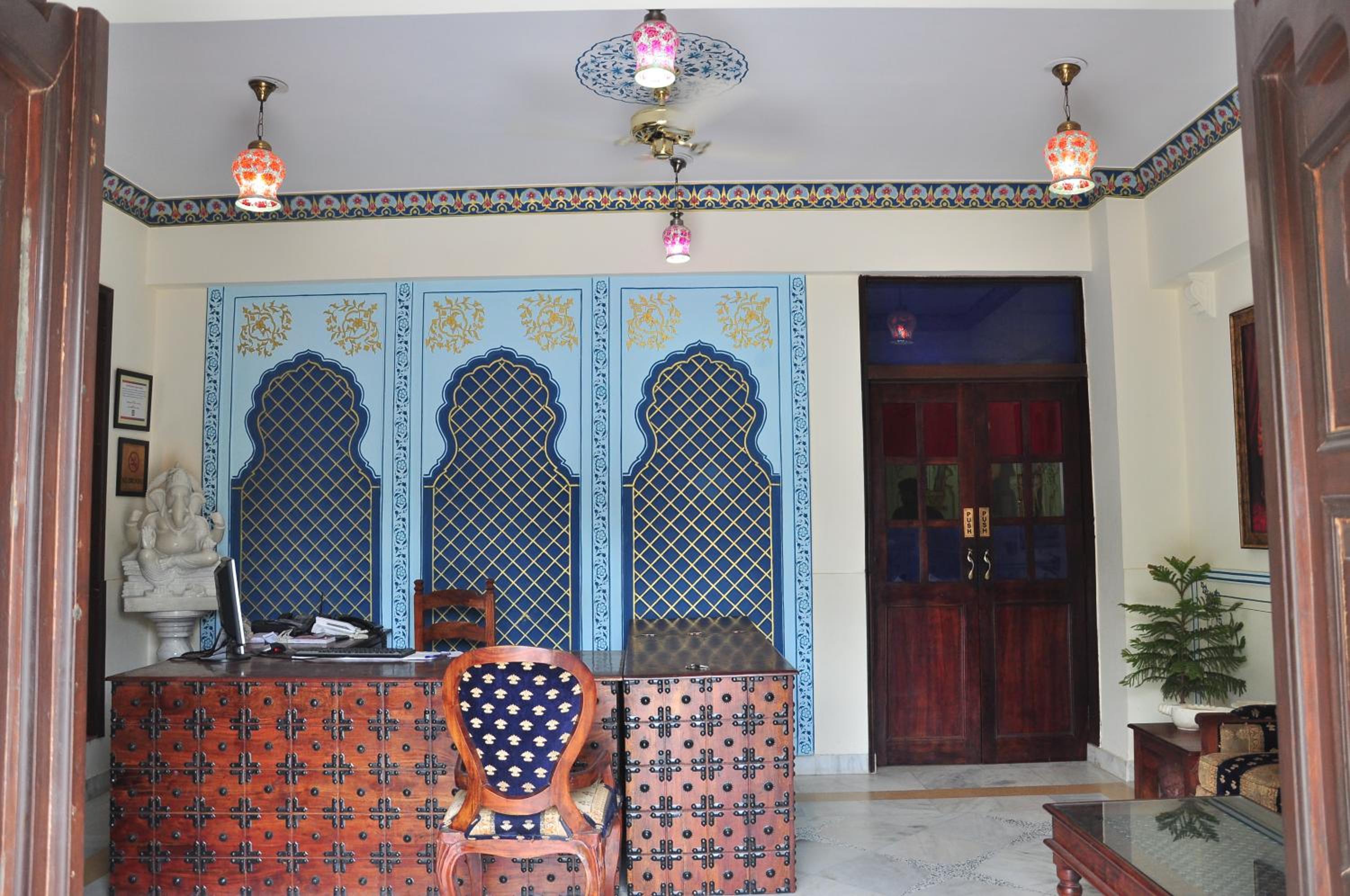 Rani Mahal Hotel