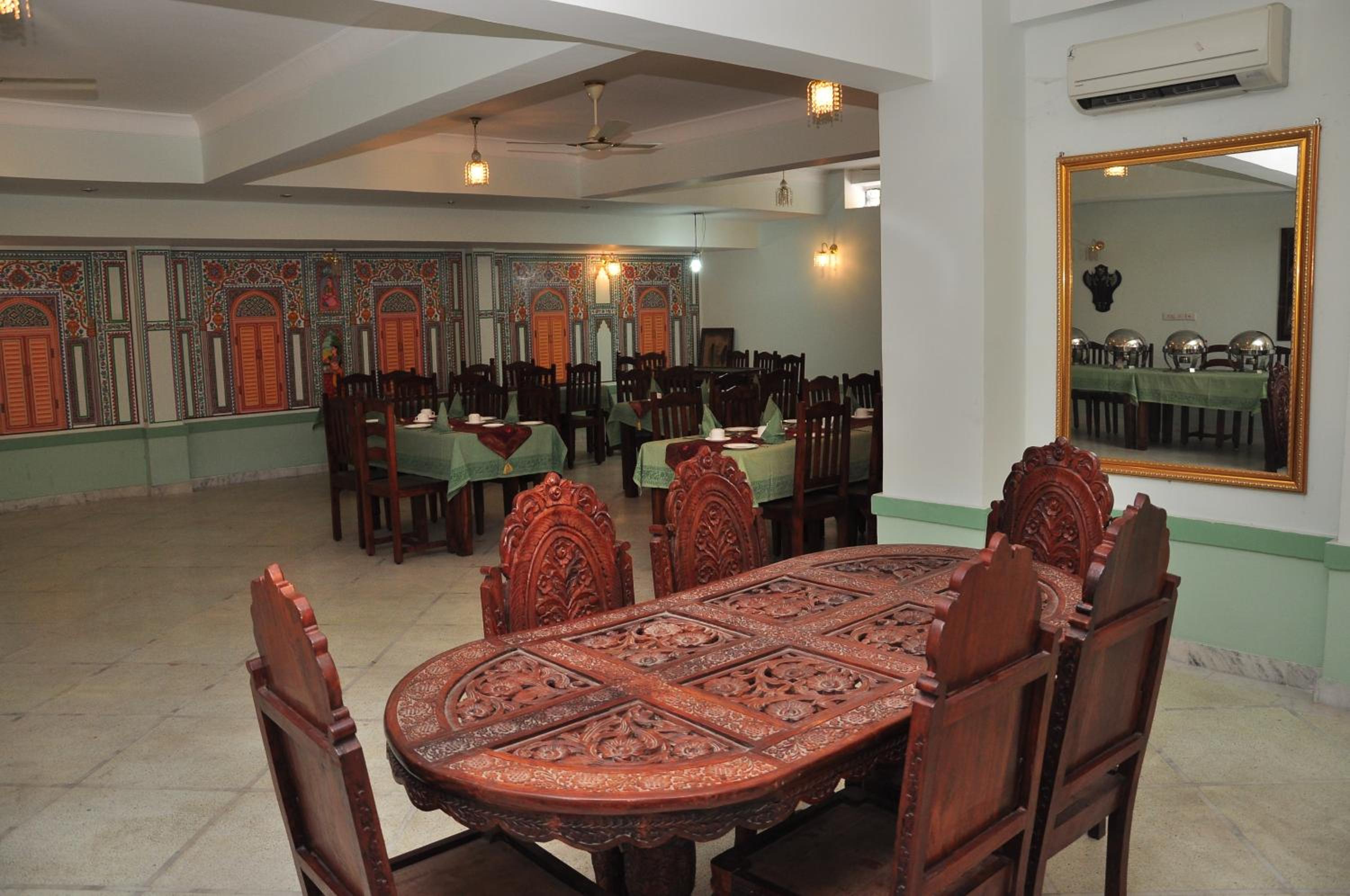 Rani Mahal Hotel