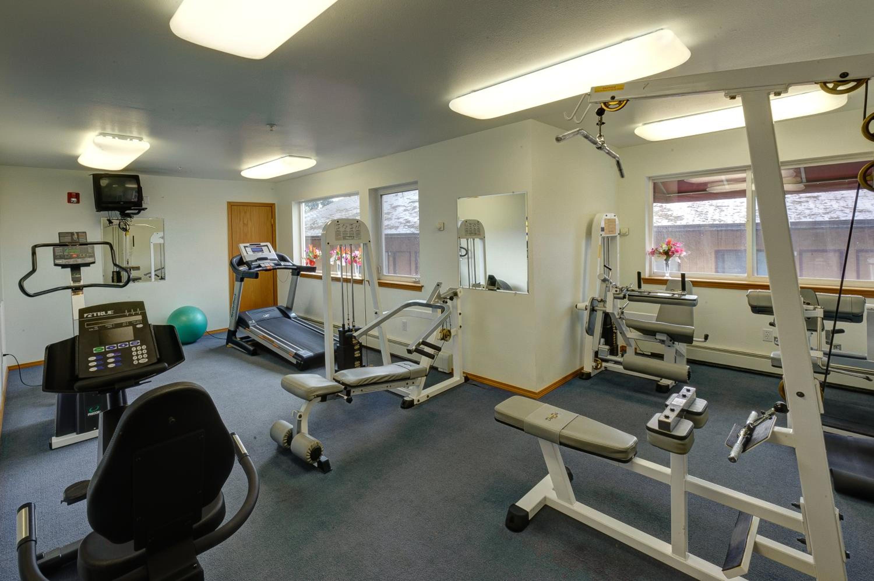 Juneau Vacations - Frontier Suites Hotel in Juneau - Property Image 2