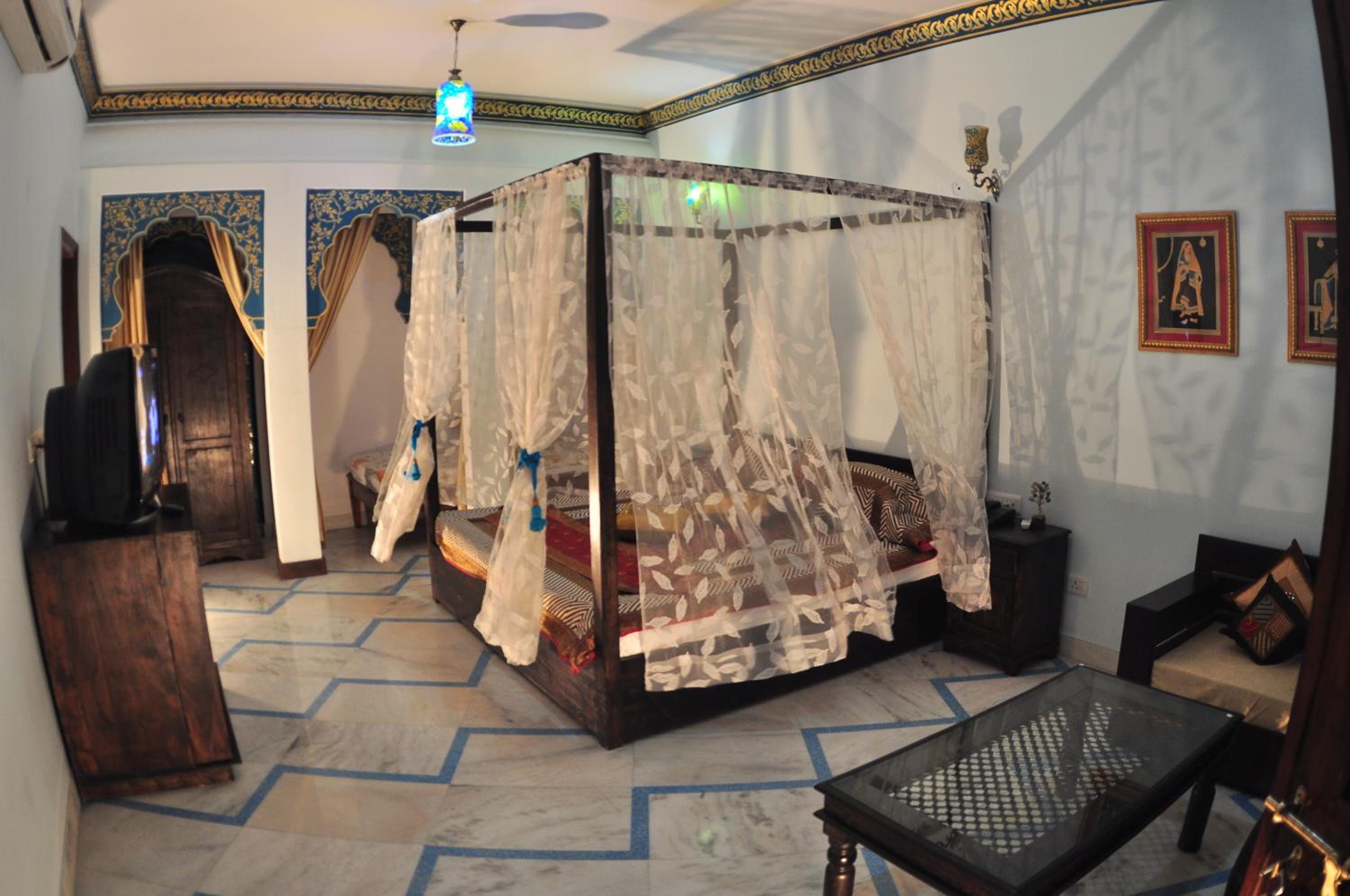 Rani Mahal Hotel