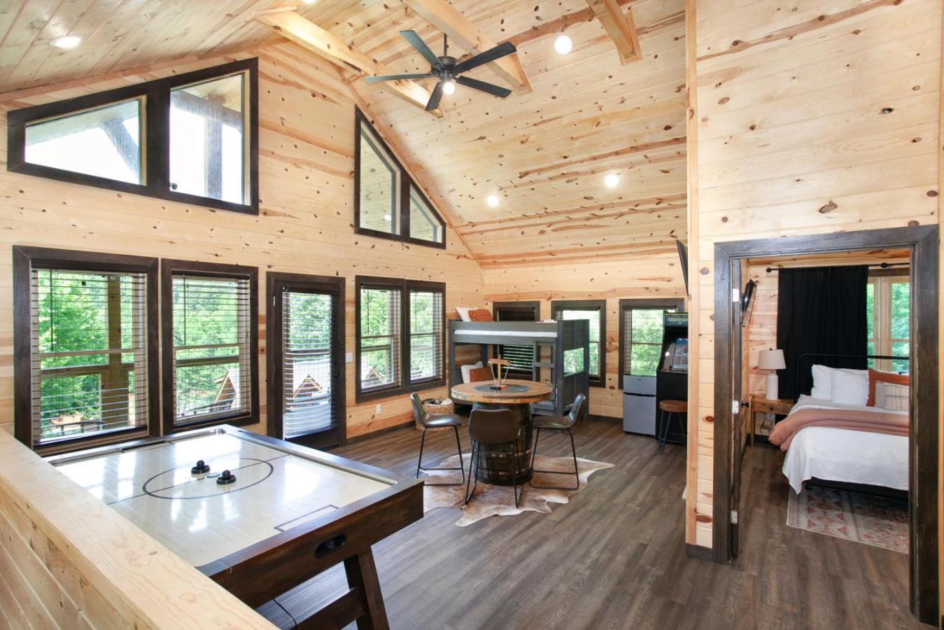 Smoky Ridge Hideaway Views Hot Tub Game Room