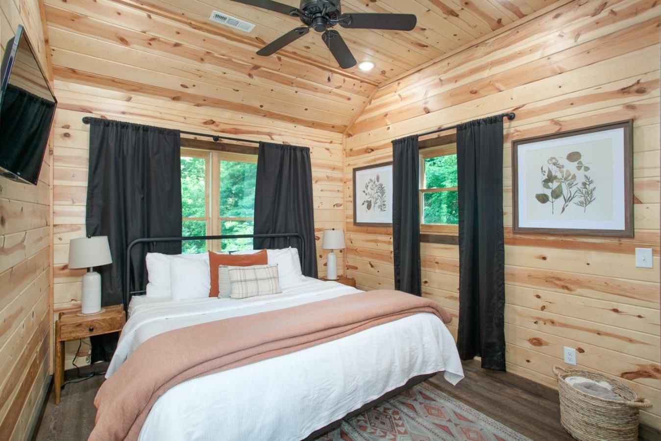 Smoky Ridge Hideaway Views Hot Tub Game Room