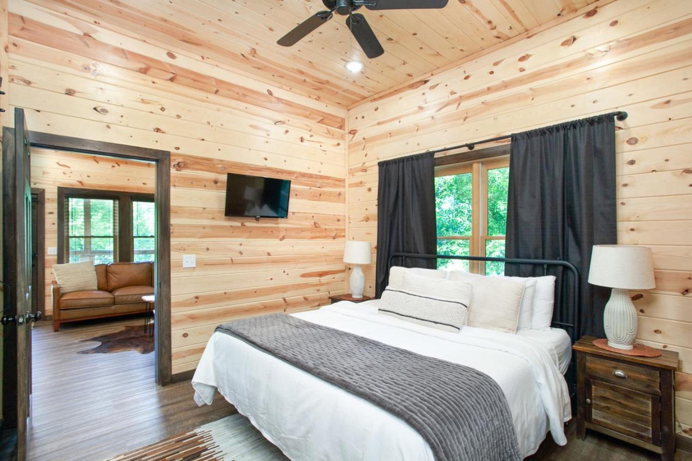 Smoky Ridge Hideaway Views Hot Tub Game Room
