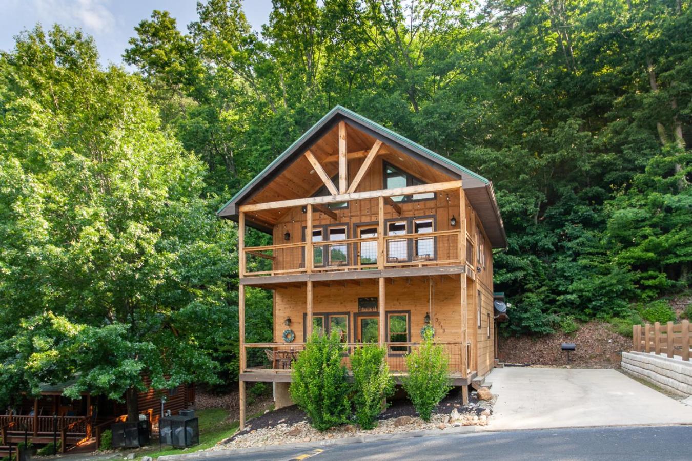 Smoky Ridge Hideaway Views Hot Tub Game Room