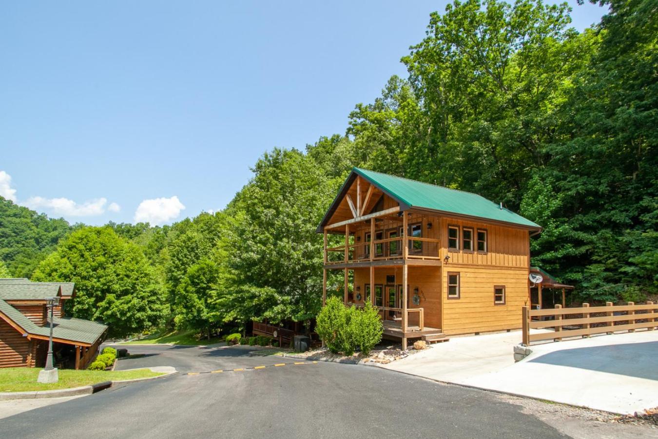 Smoky Ridge Hideaway Views Hot Tub Game Room