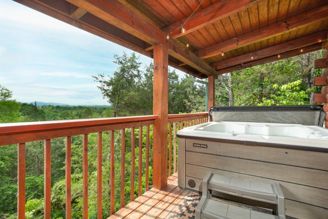 Mountaintop RnR Hot Tub Roku TVs Fireplace