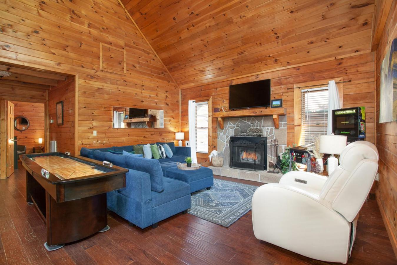 Mountaintop RnR Hot Tub Roku TVs Fireplace