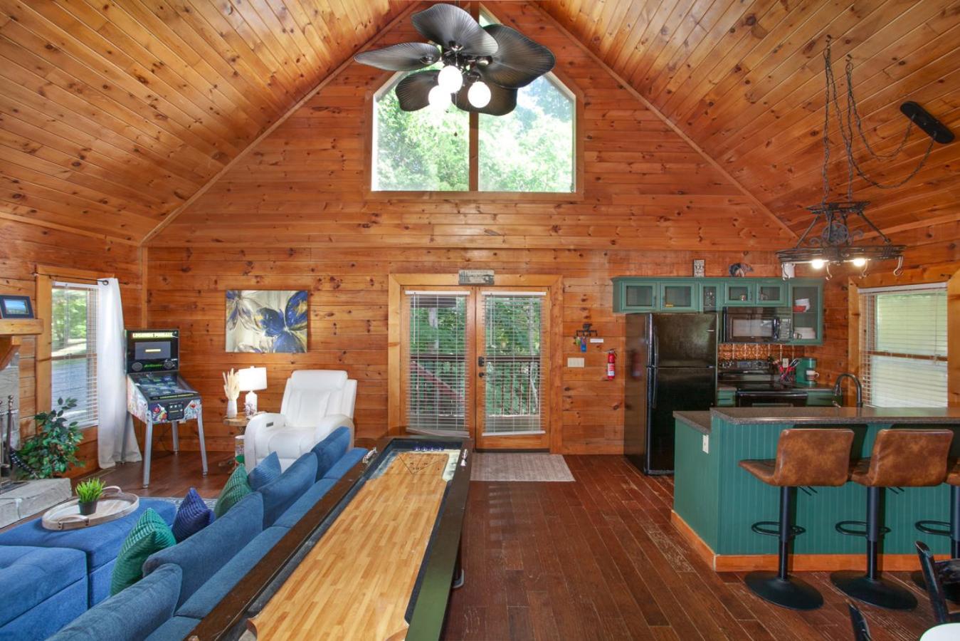 Mountaintop RnR Hot Tub Roku TVs Fireplace