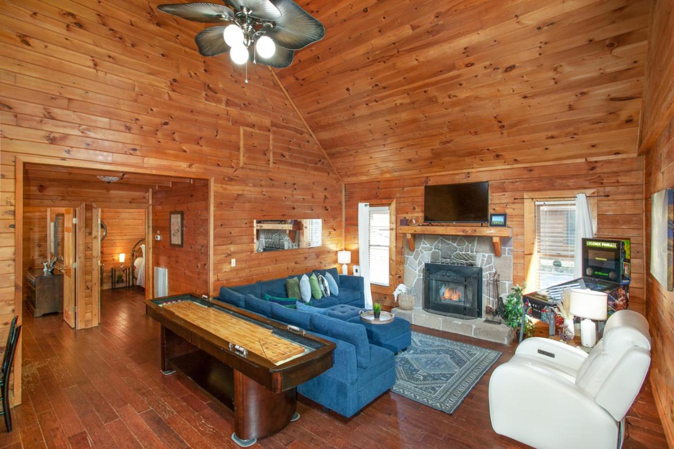 Mountaintop RnR Hot Tub Roku TVs Fireplace
