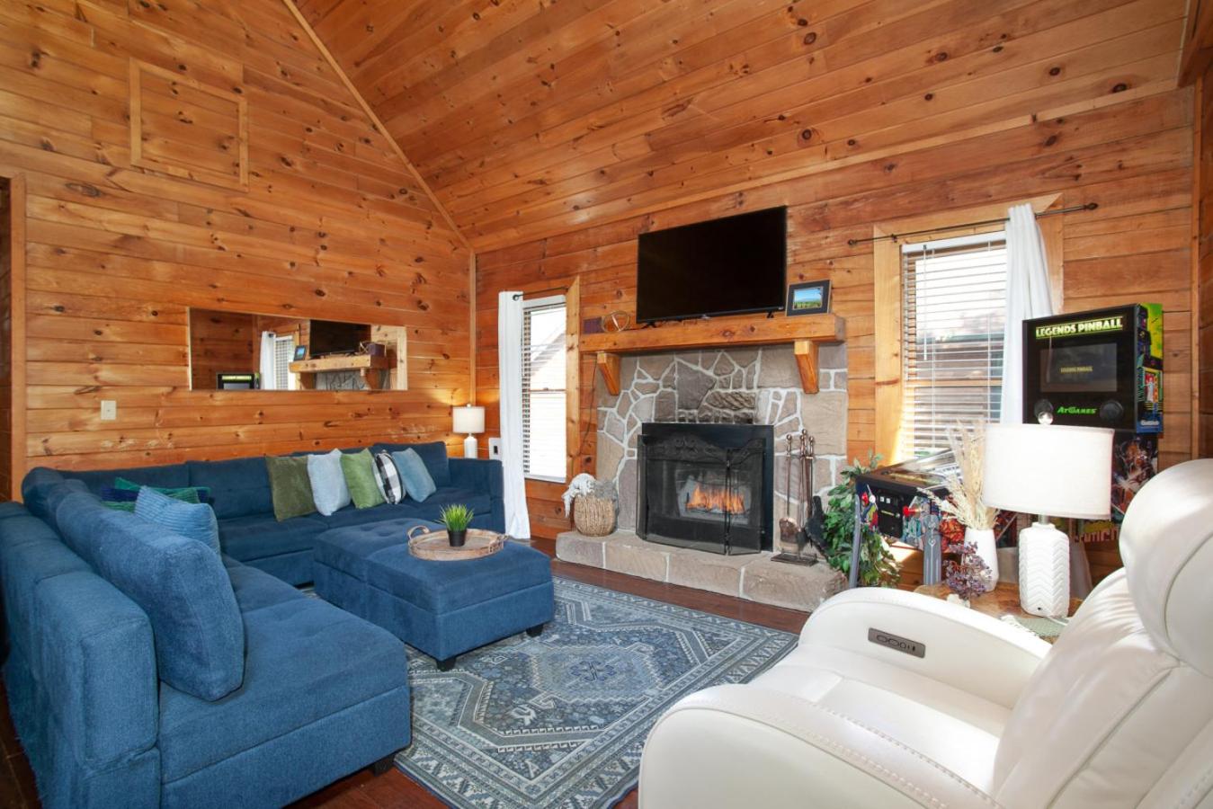 Mountaintop RnR Hot Tub Roku TVs Fireplace