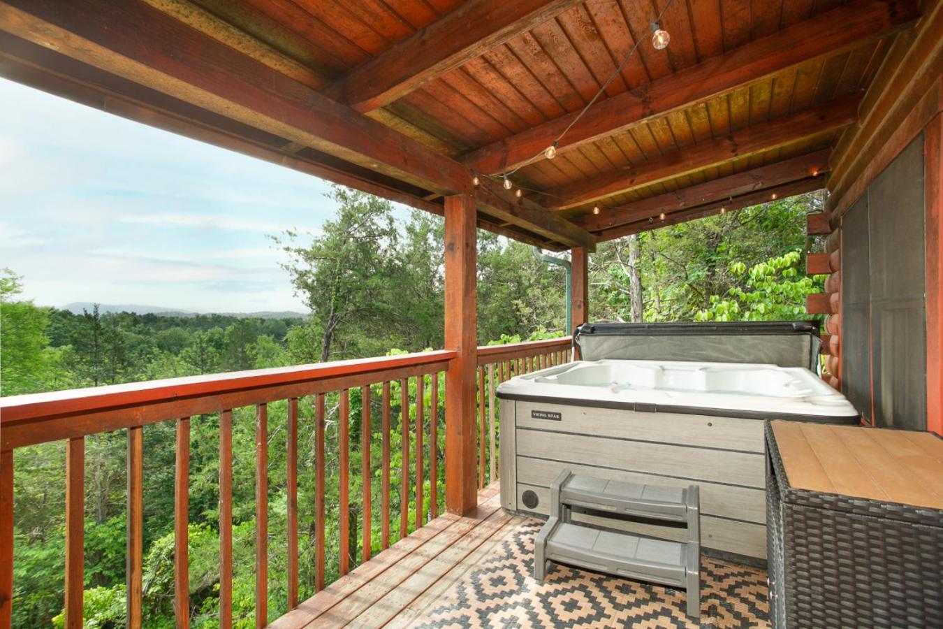 Mountaintop RnR Hot Tub Roku TVs Fireplace