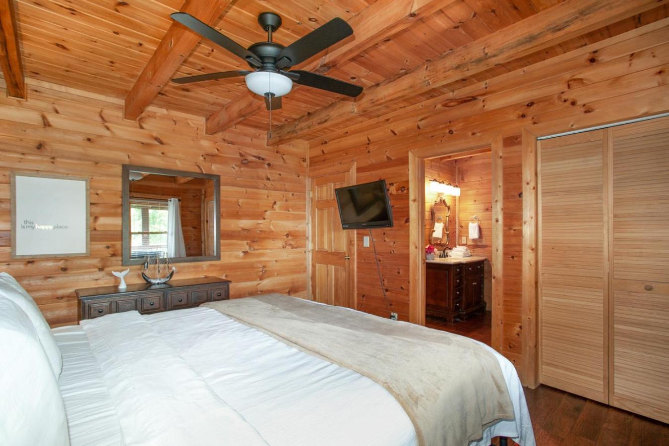 Mountaintop RnR Hot Tub Roku TVs Fireplace