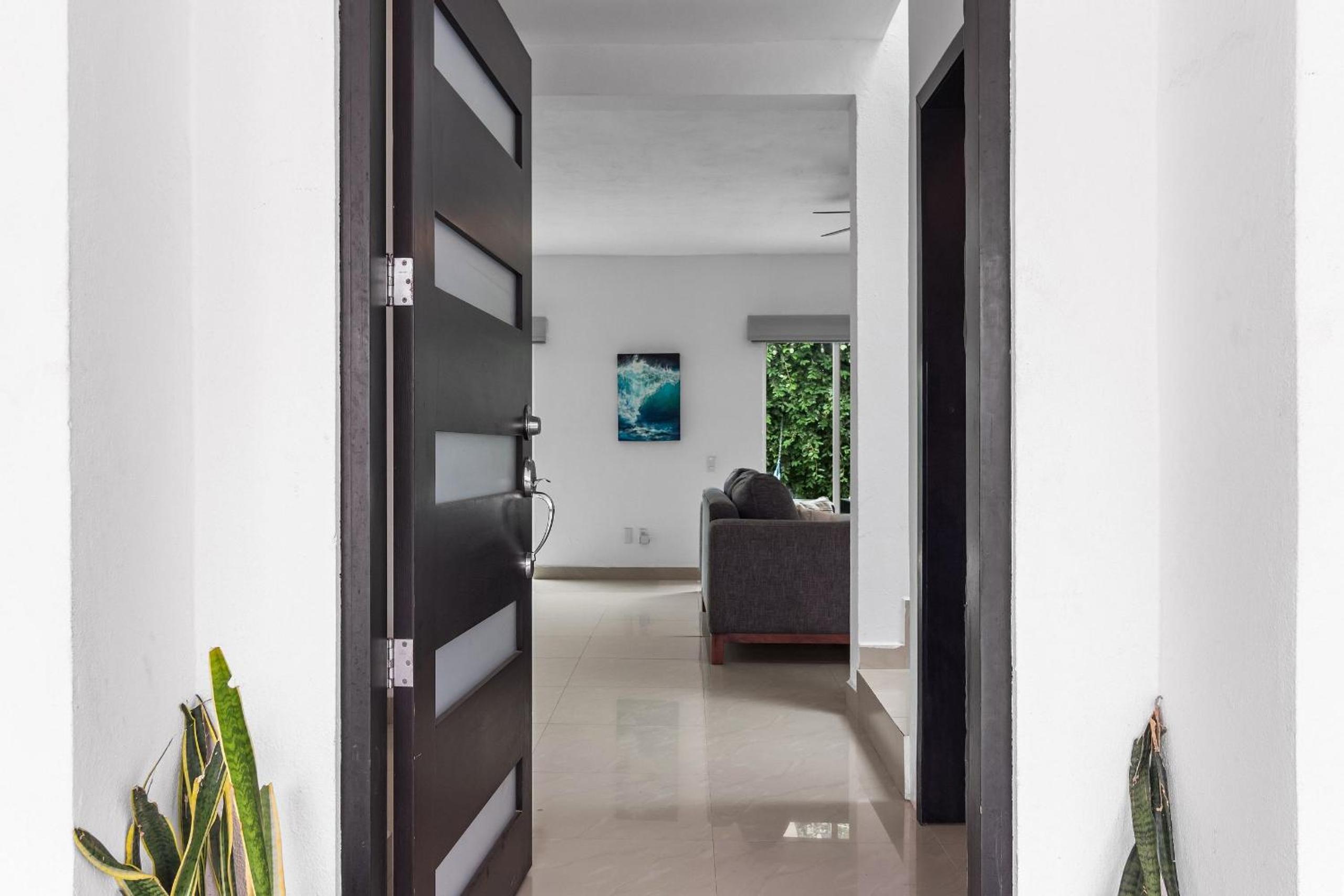 Casa Encanto - 3Bdr, 2.5bath w/Jacuzzi and Parking