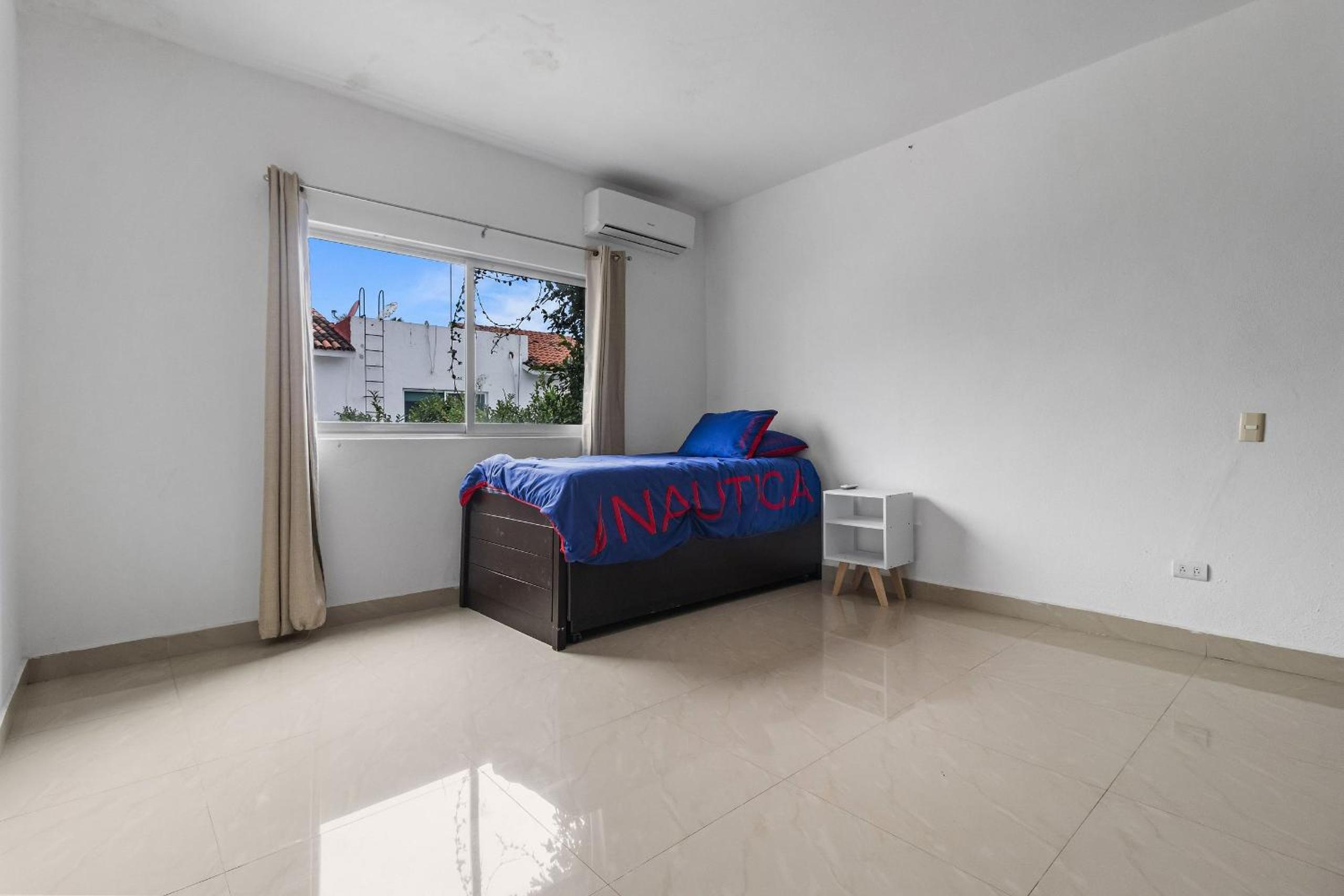 Casa Encanto - 3Bdr, 2.5bath w/Jacuzzi and Parking