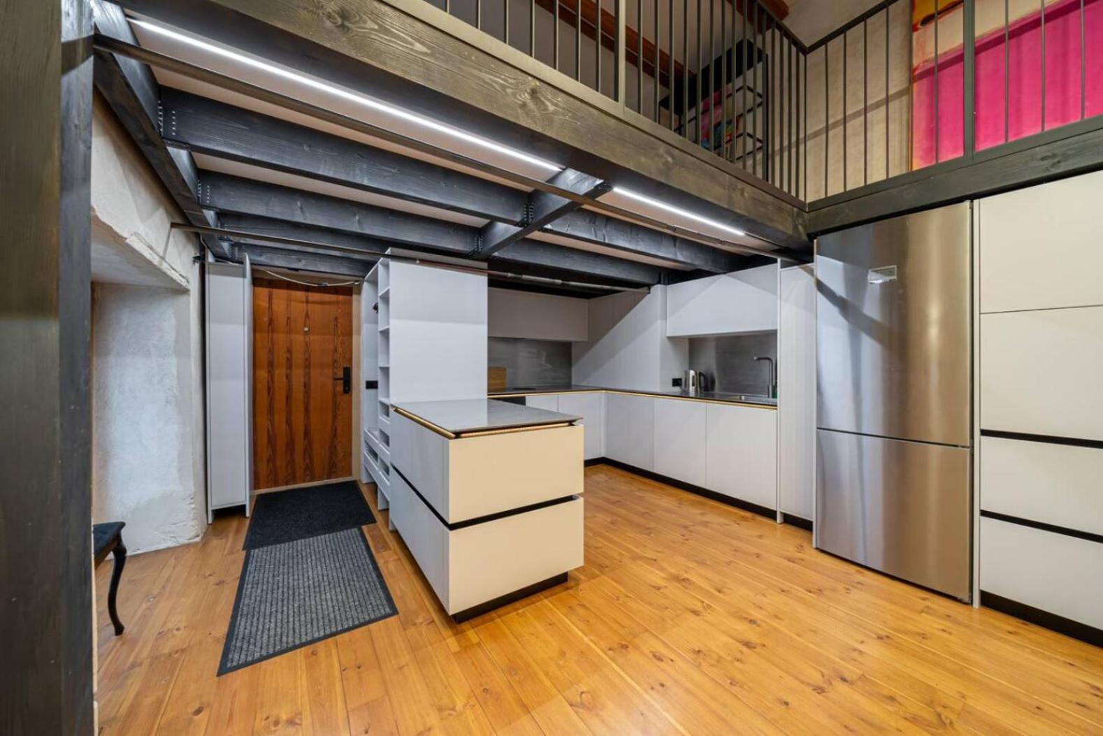 Old town Loft duplex, 24h7d self check in Loft