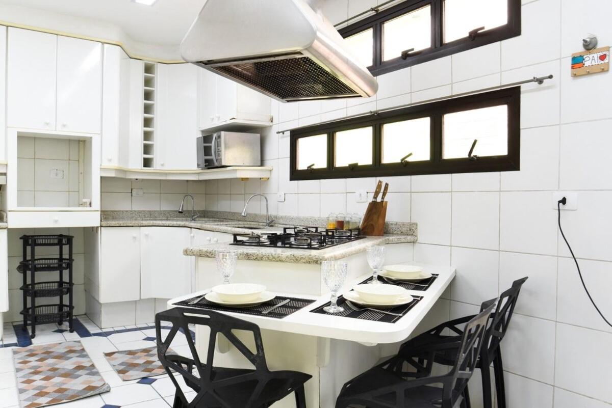 Quarto privativo 5 min metrô, próx 25 de março Piscina e churrasqueira
