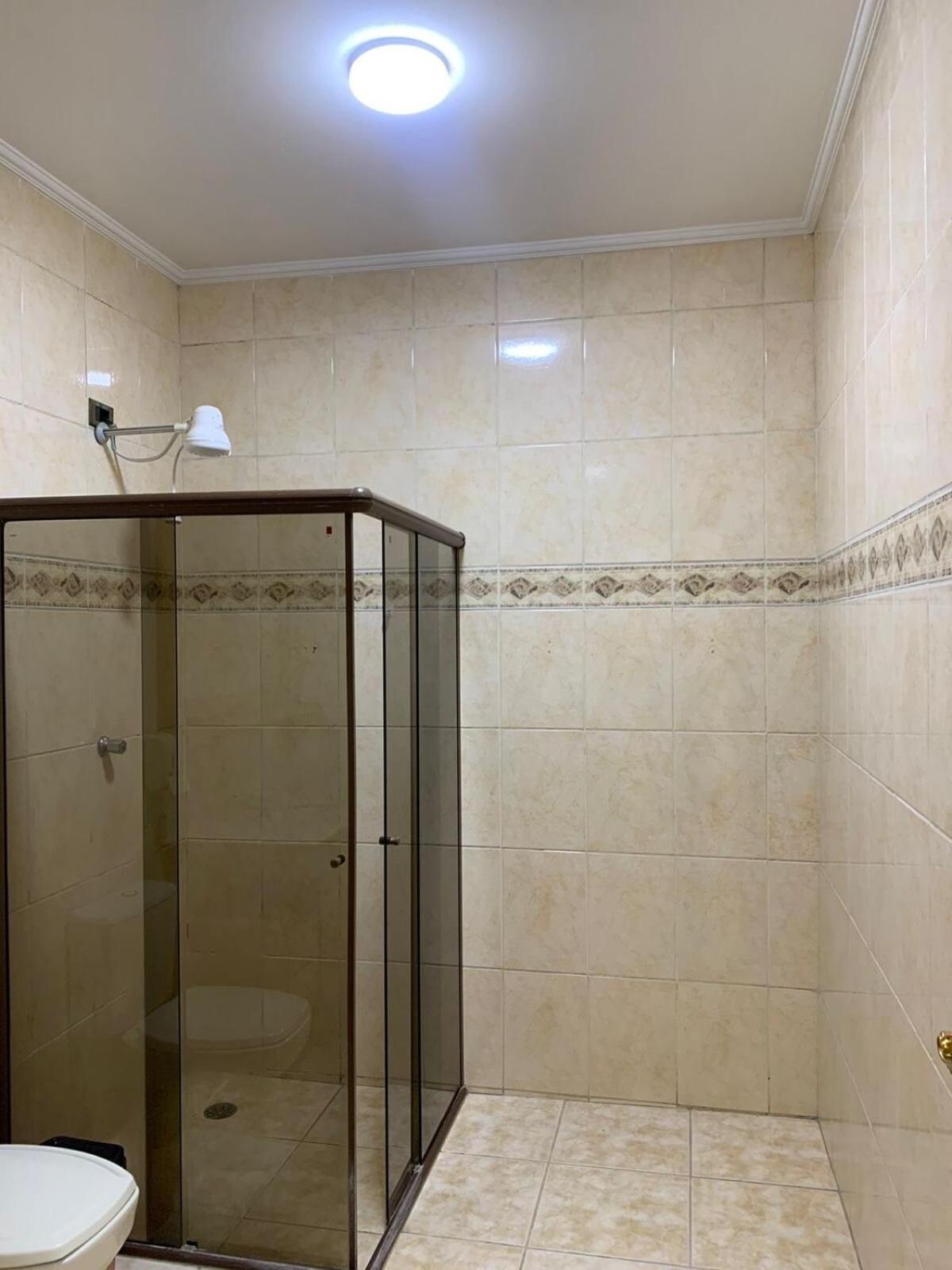 Quarto privativo 5 min metrô, próx 25 de março Piscina e churrasqueira