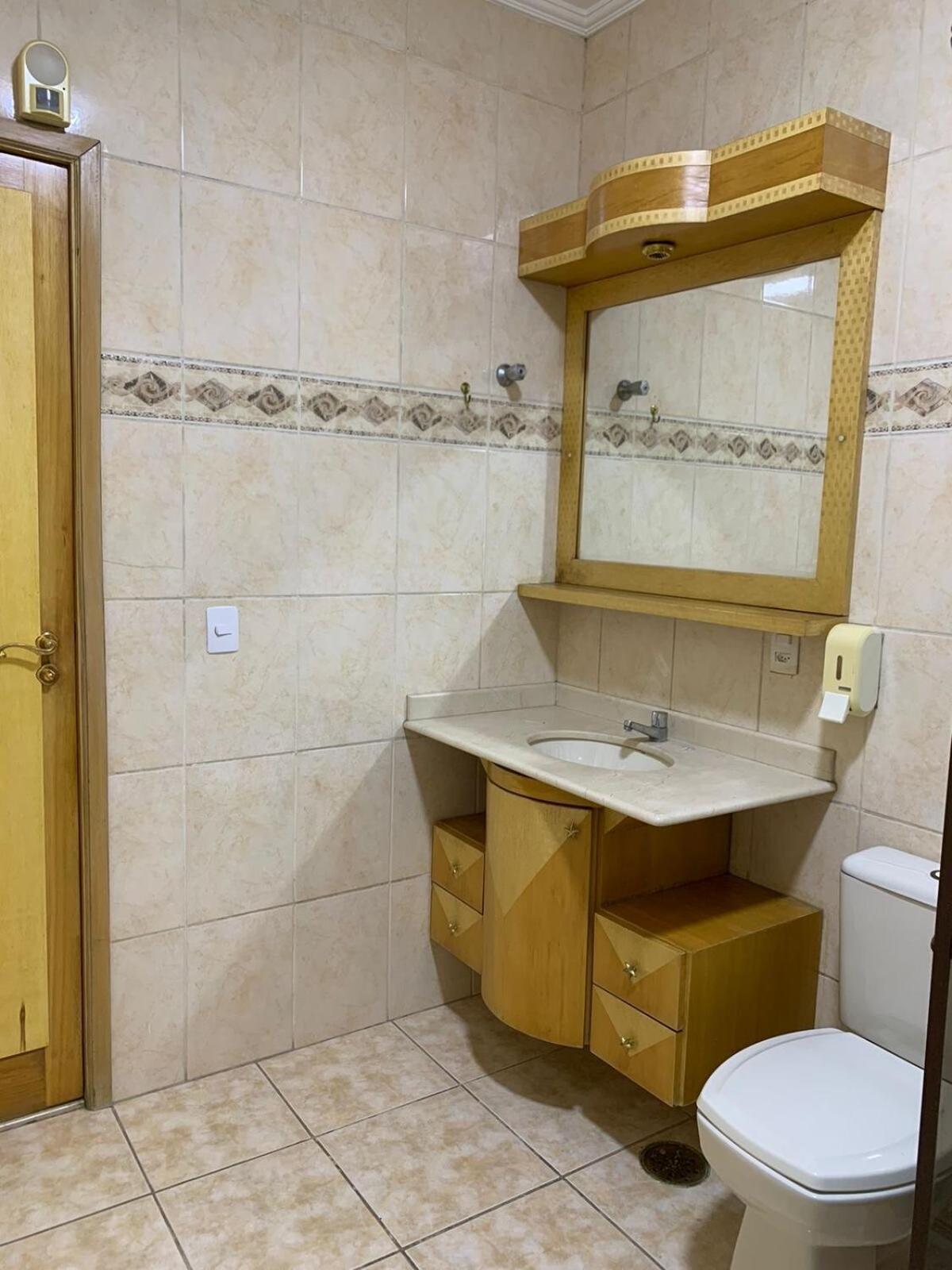 Quarto privativo 5 min metrô, próx 25 de março Piscina e churrasqueira