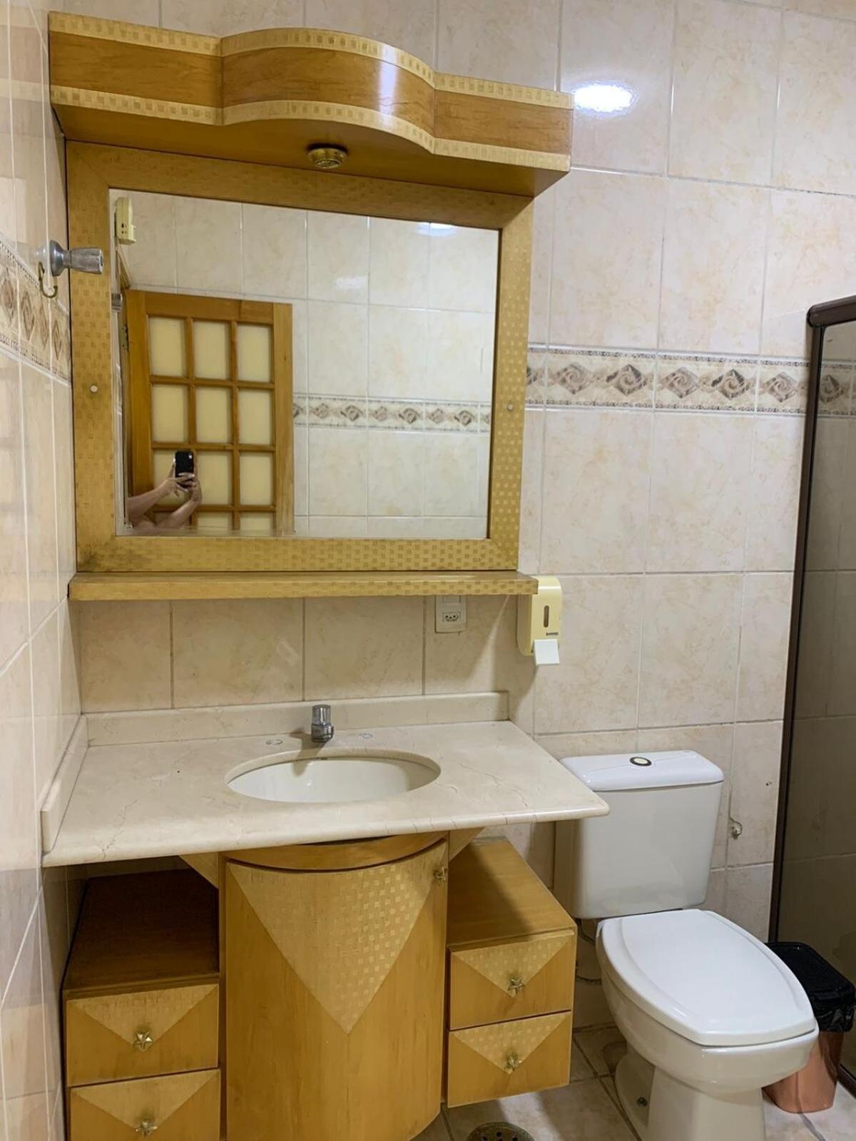 Quarto privativo 5 min metrô, próx 25 de março Piscina e churrasqueira