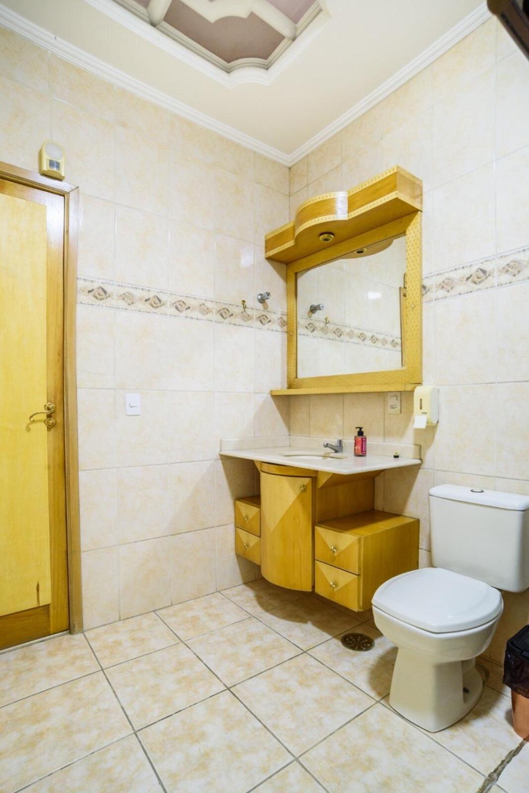 Quarto privativo 5 min metrô, próx 25 de março Piscina e churrasqueira