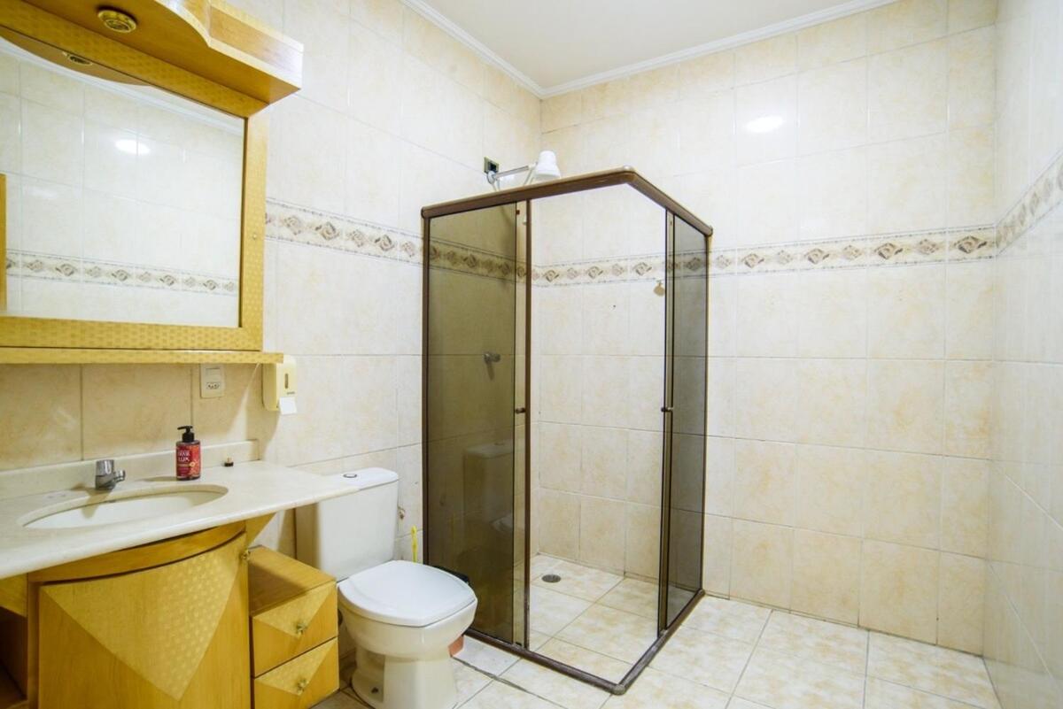 Quarto privativo 5 min metrô, próx 25 de março Piscina e churrasqueira