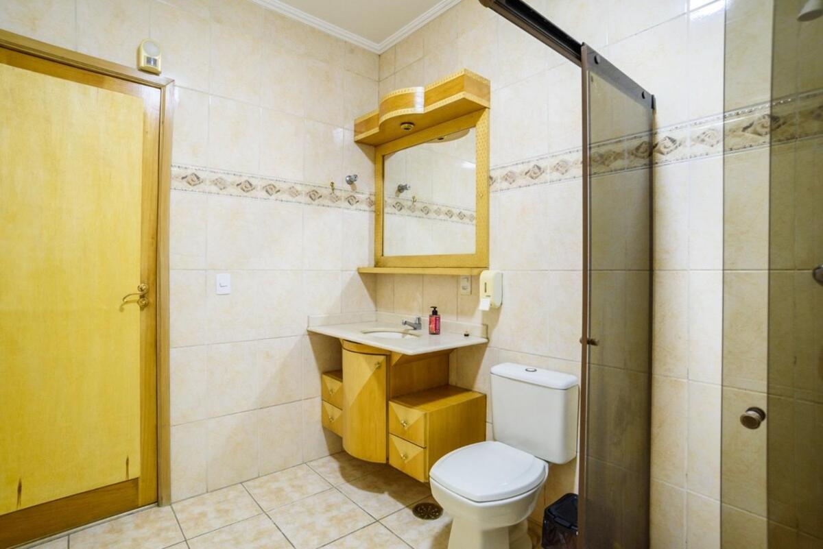 Quarto privativo 5 min metrô, próx 25 de março Piscina e churrasqueira