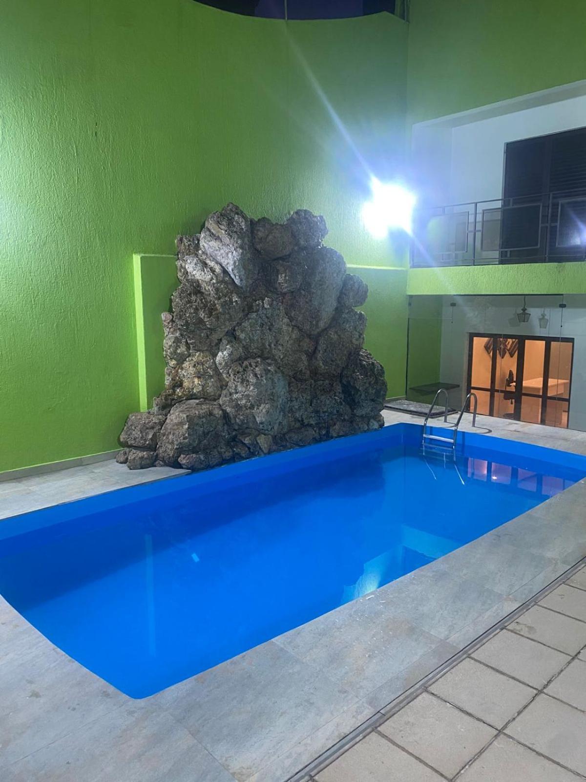 Quarto privativo 5 min metrô, próx 25 de março Piscina e churrasqueira