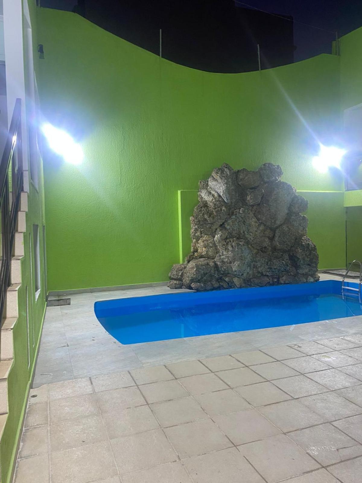 Quarto privativo 5 min metrô, próx 25 de março Piscina e churrasqueira