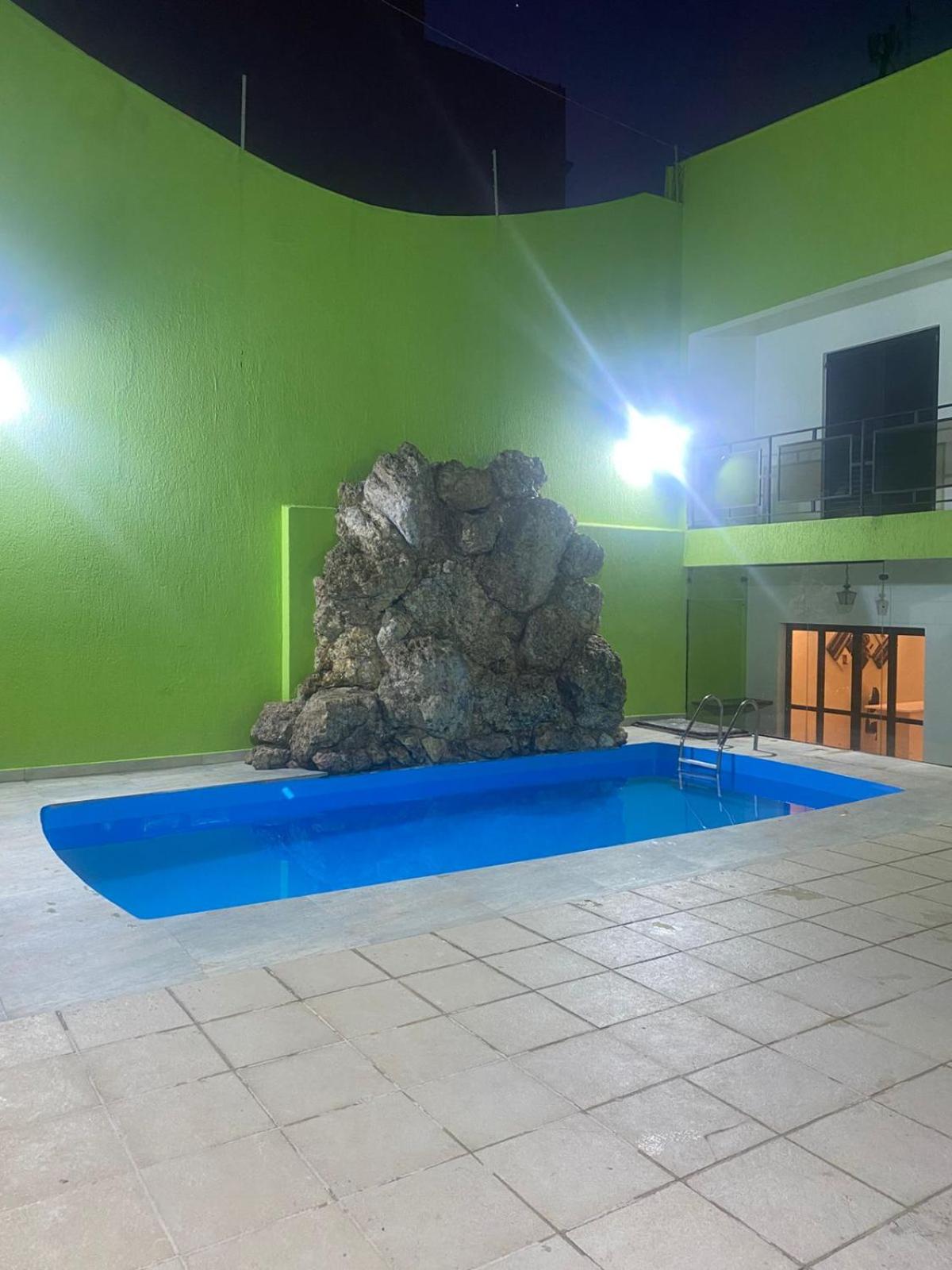 Quarto privativo 5 min metrô, próx 25 de março Piscina e churrasqueira