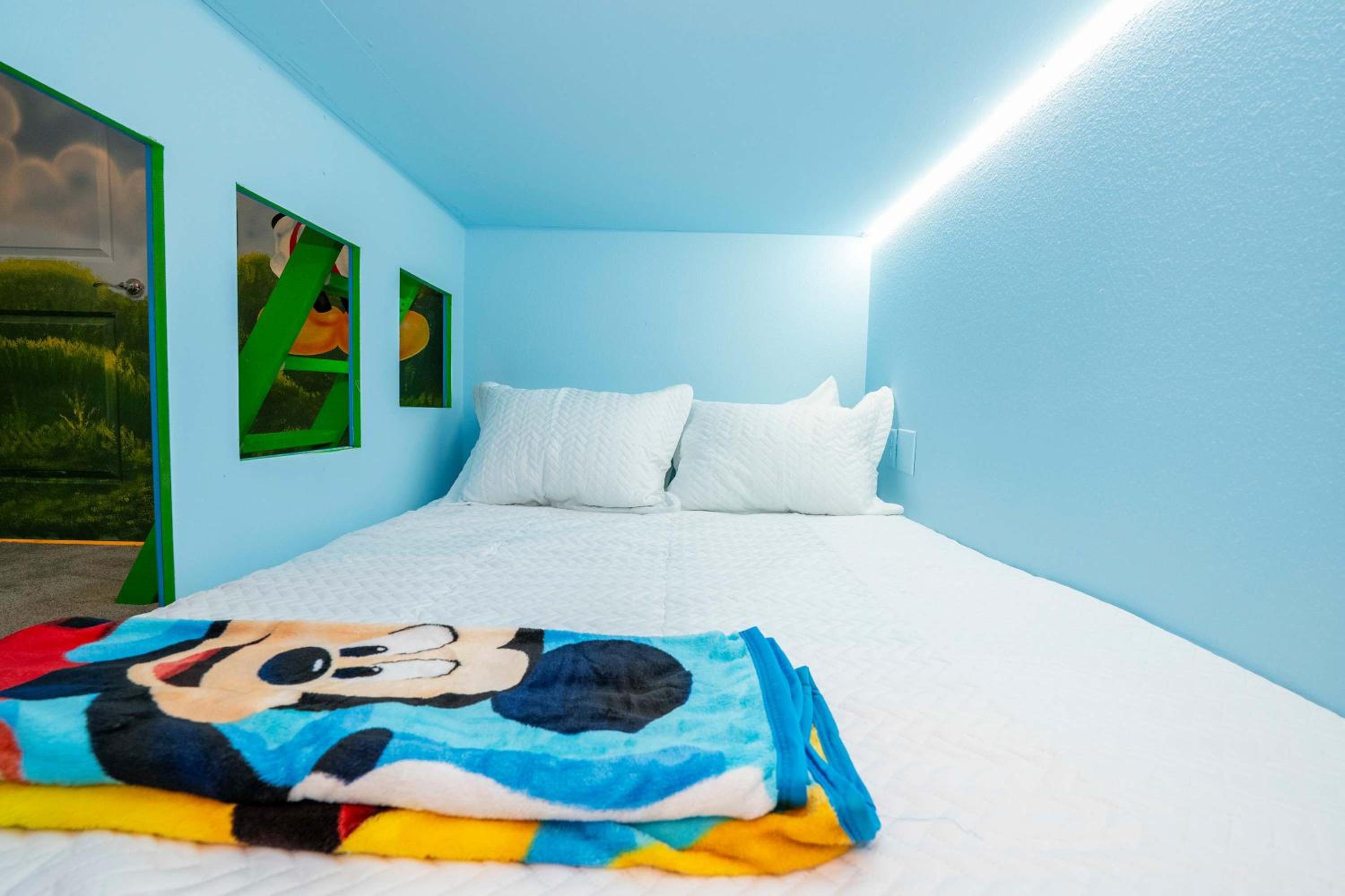 Magical 5BR w Pool Minutes from Disney 16140