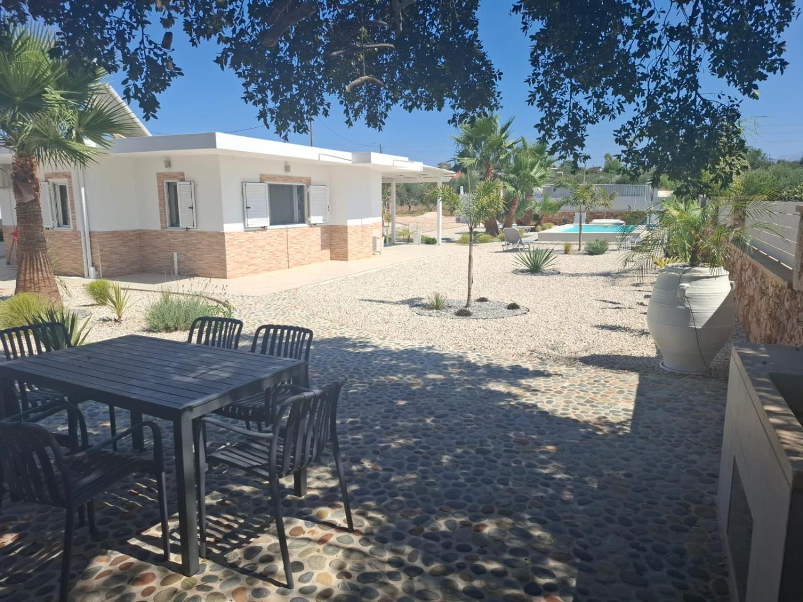 Villa Dadis