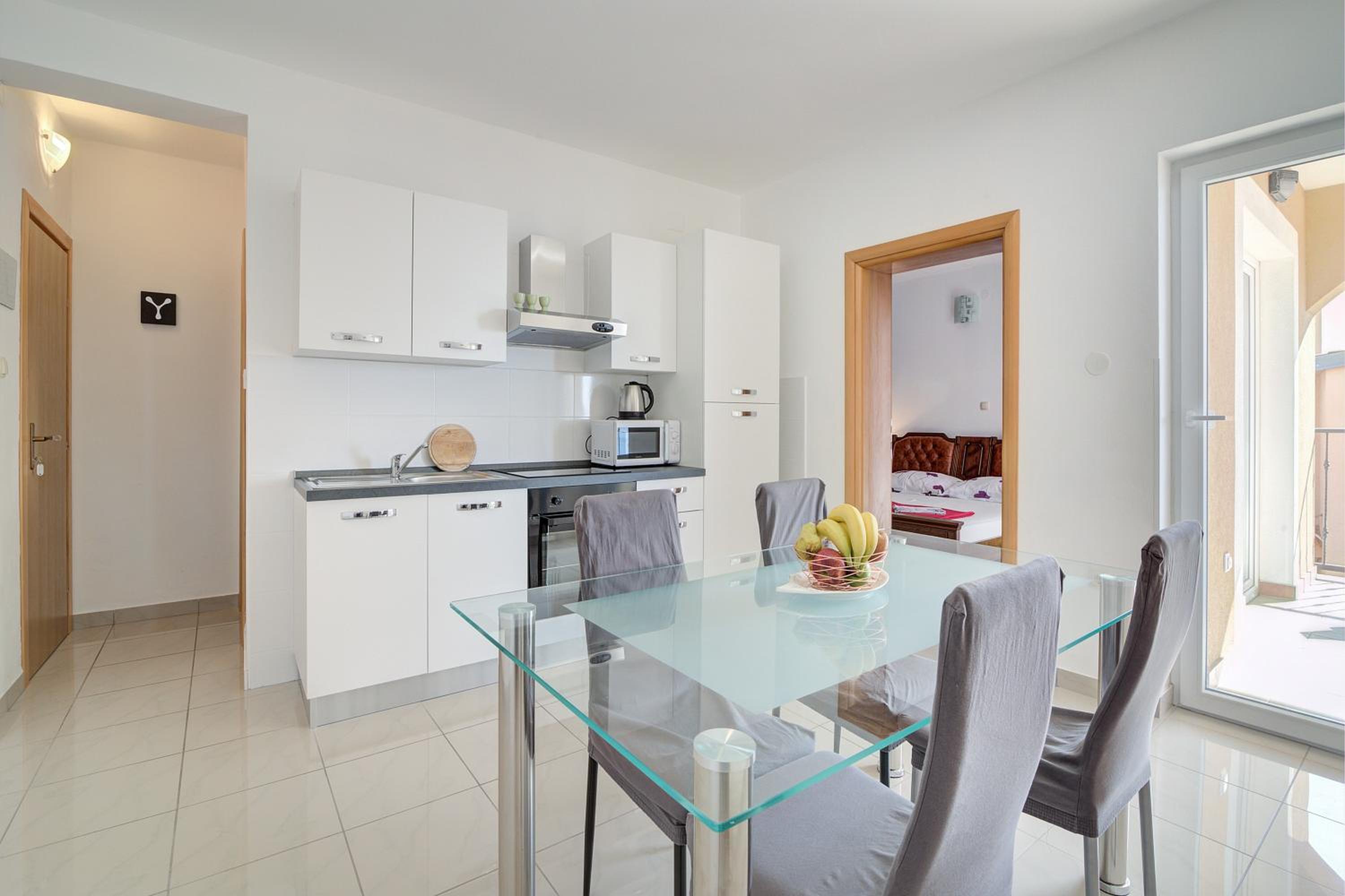 Seabreeze Apartments with Shared Jacuzzi