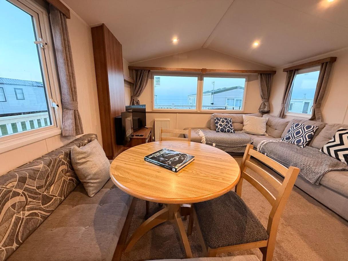 Sea Bliss Beachfront Caravan, 2 Bed King Ensuite, Sleeps 6, Wrap Decking, Crimdon Dene