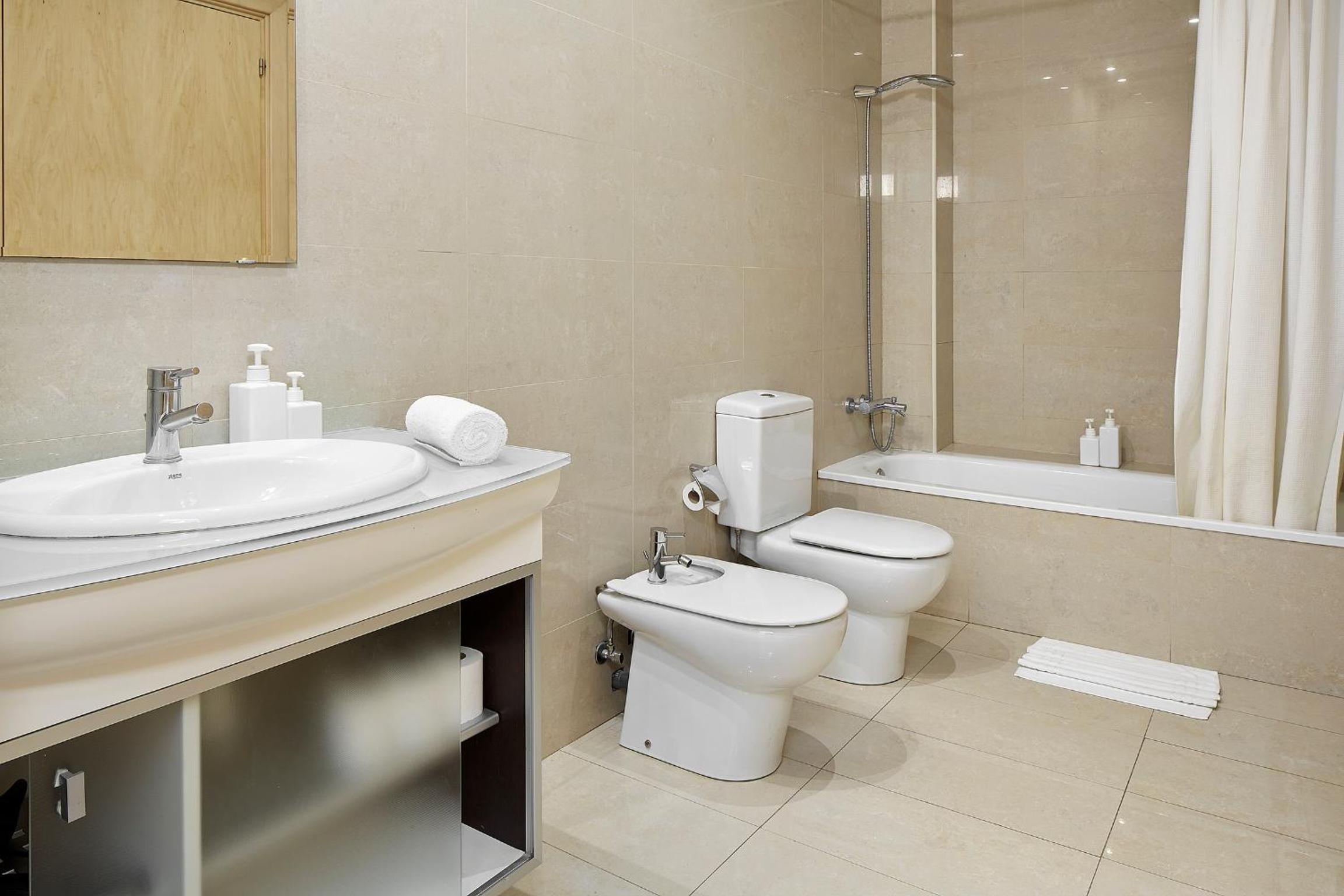 Fewdays Barcelona Apartments