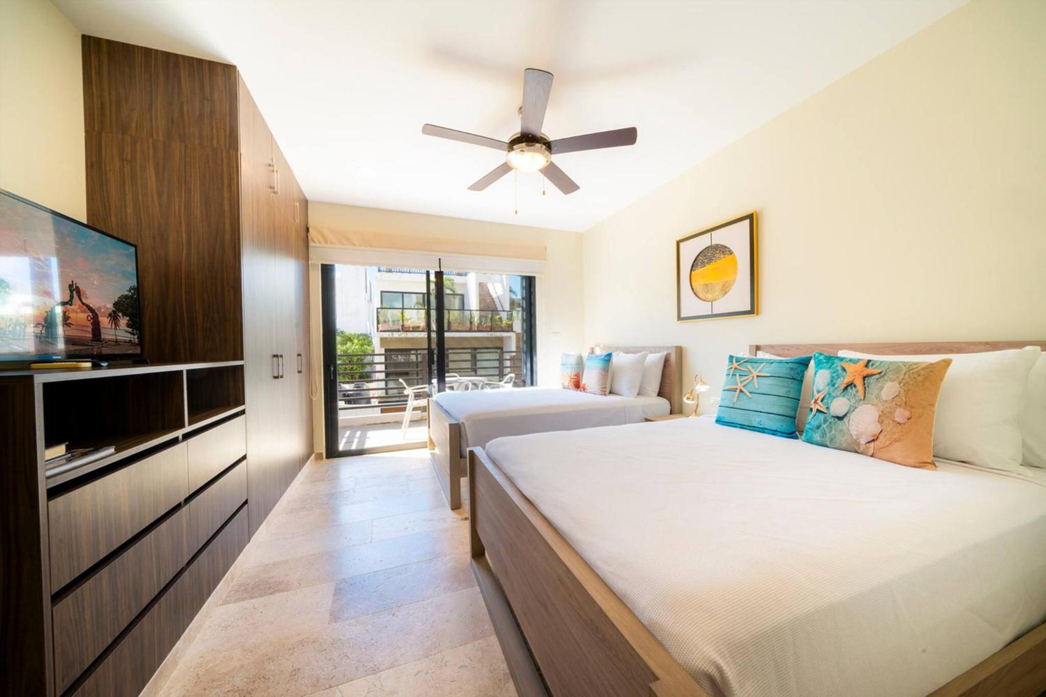 Modern Penthouse with 2 Br, Tub & Pool at Arenis Condos - 509