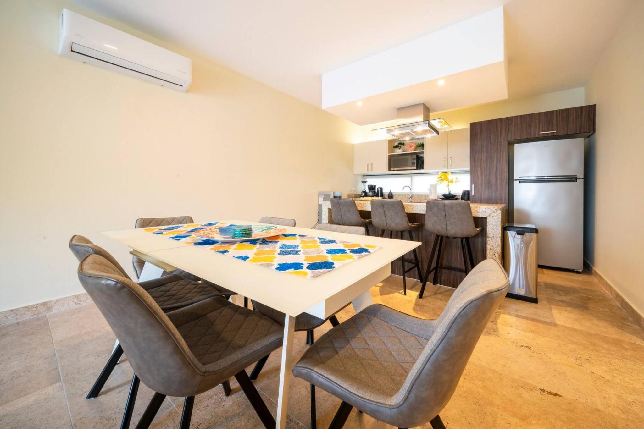Modern Penthouse with 2 Br, Tub & Pool at Arenis Condos - 509