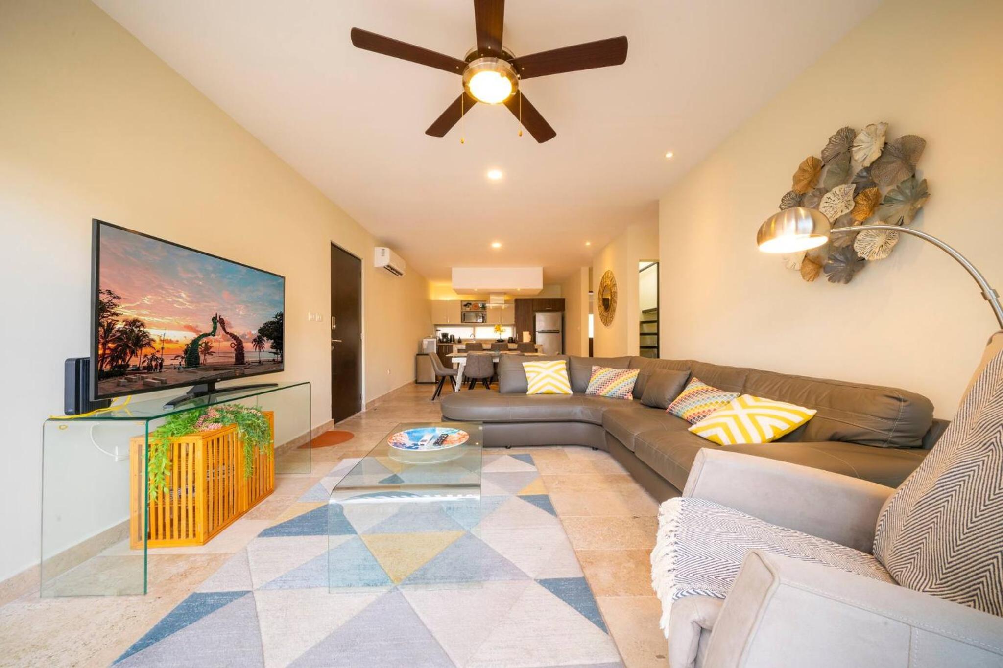 Modern Penthouse with 2 Br, Tub & Pool at Arenis Condos - 509