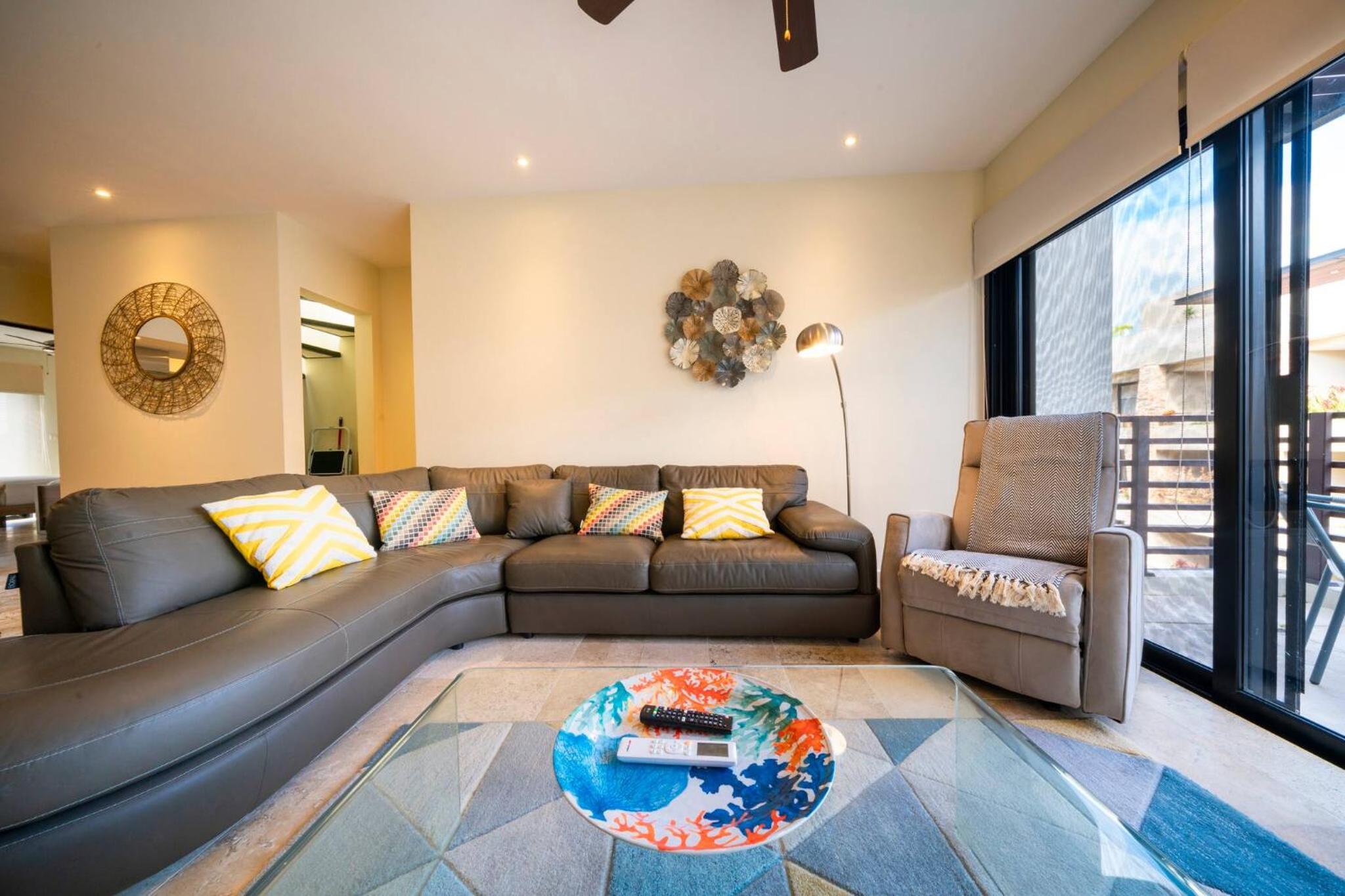 Modern Penthouse with 2 Br, Tub & Pool at Arenis Condos - 509