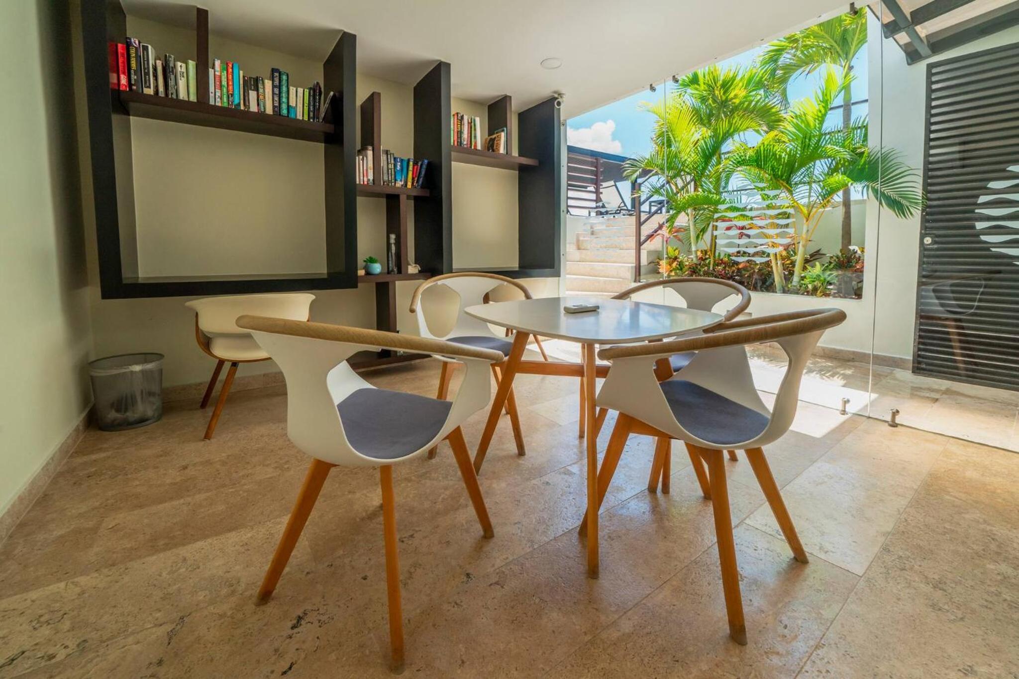 Modern Penthouse with 2 Br, Tub & Pool at Arenis Condos - 509