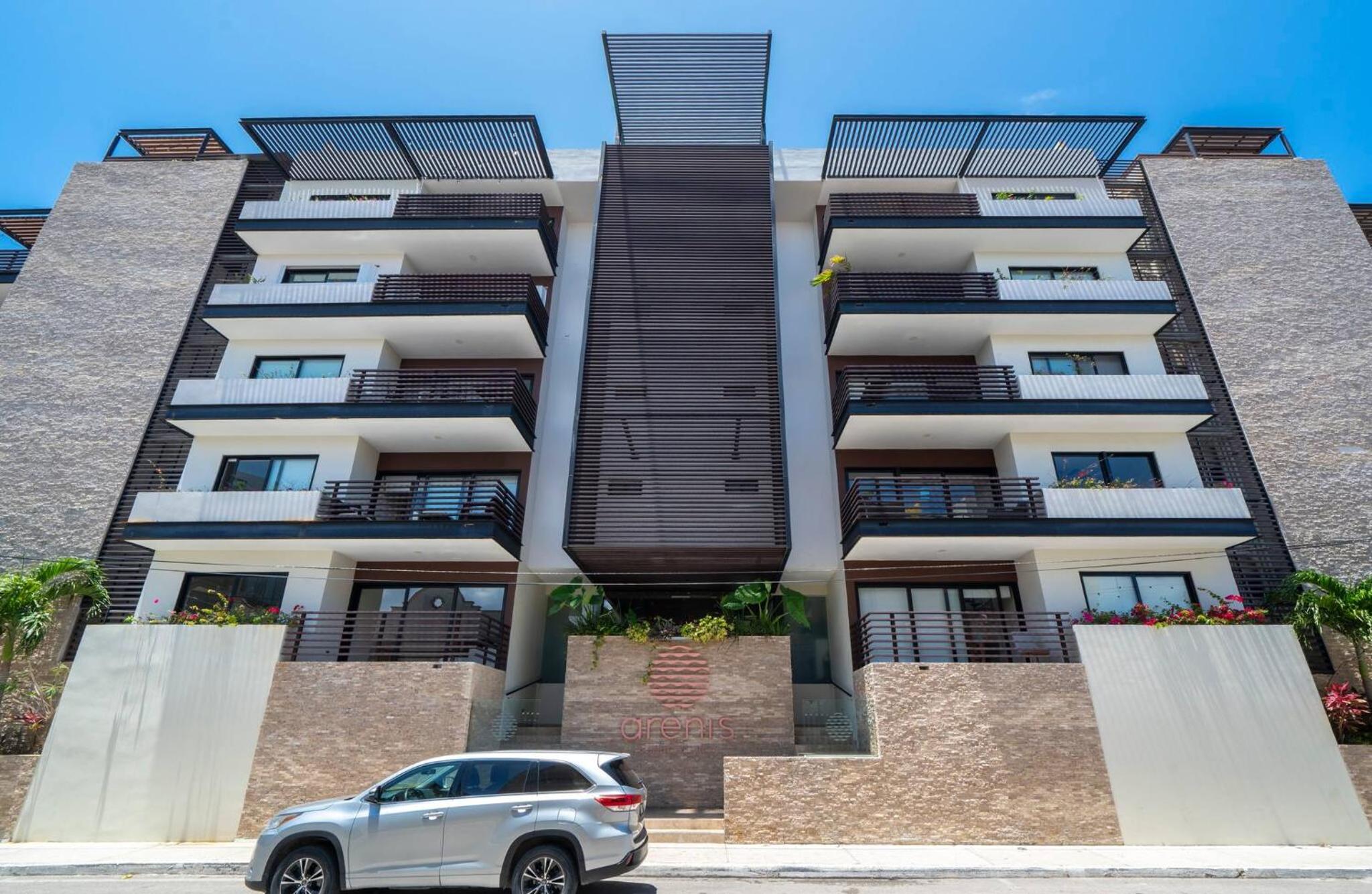 Modern Penthouse with 2 Br, Tub & Pool at Arenis Condos - 509