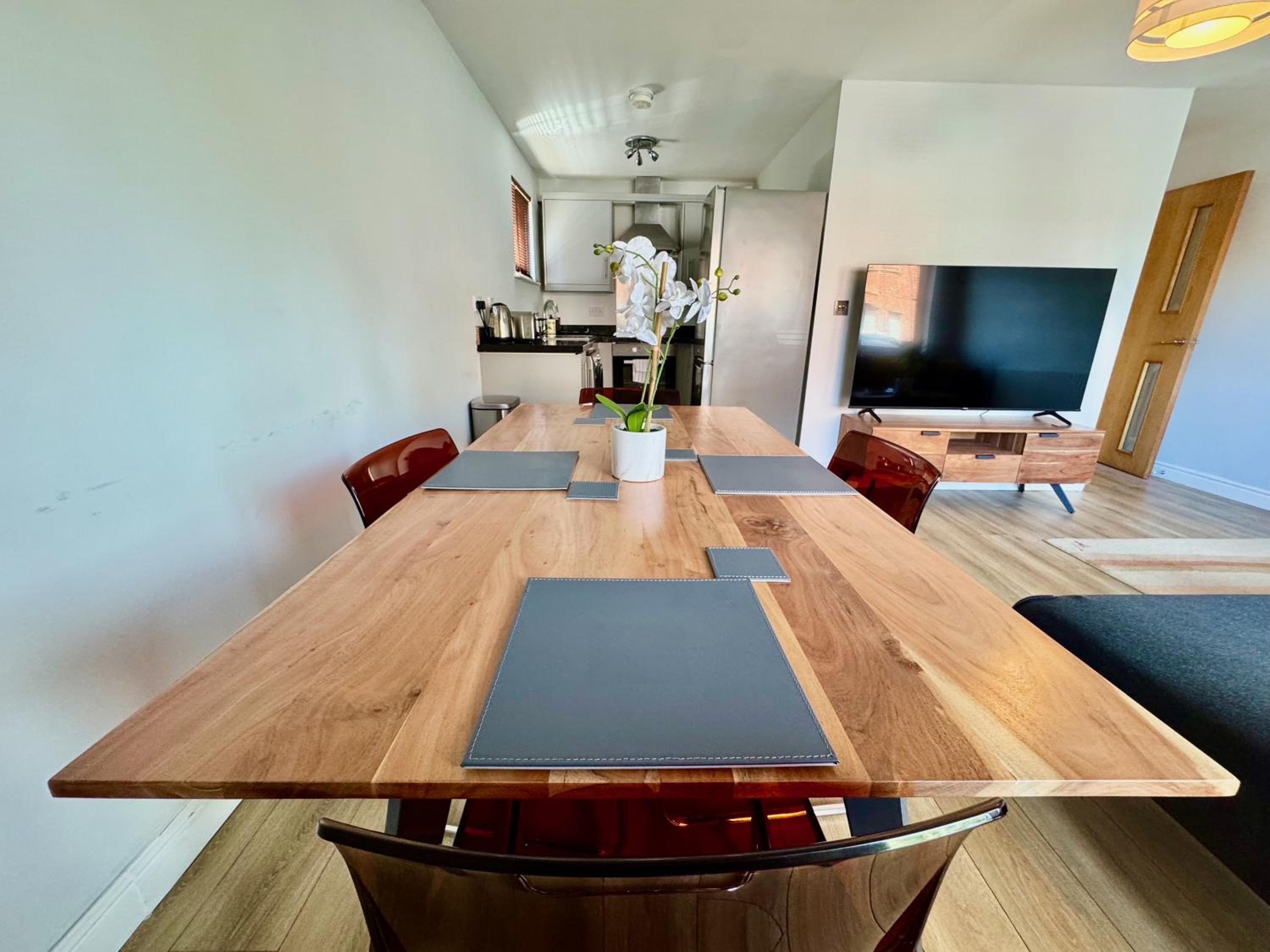 Newly refurbished! Eastside Escape - Conveniently located with fantastic local transport links