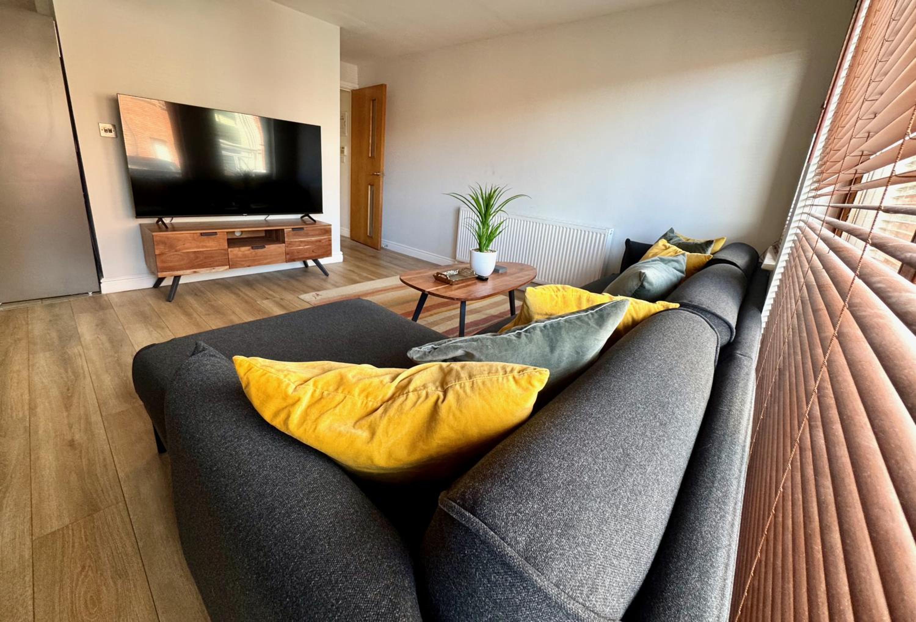 Newly refurbished! Eastside Escape - Conveniently located with fantastic local transport links